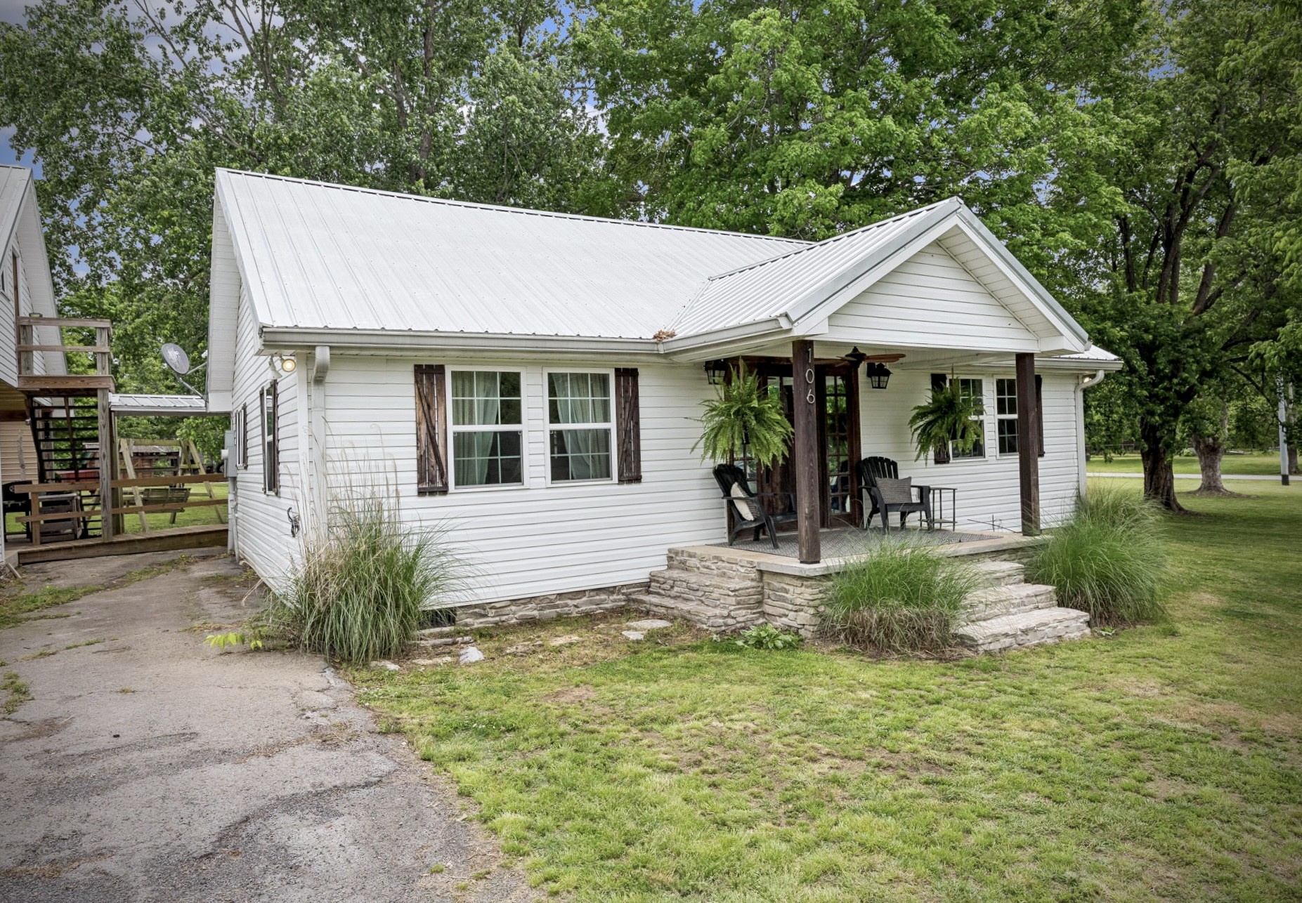 106 N Maple Ave