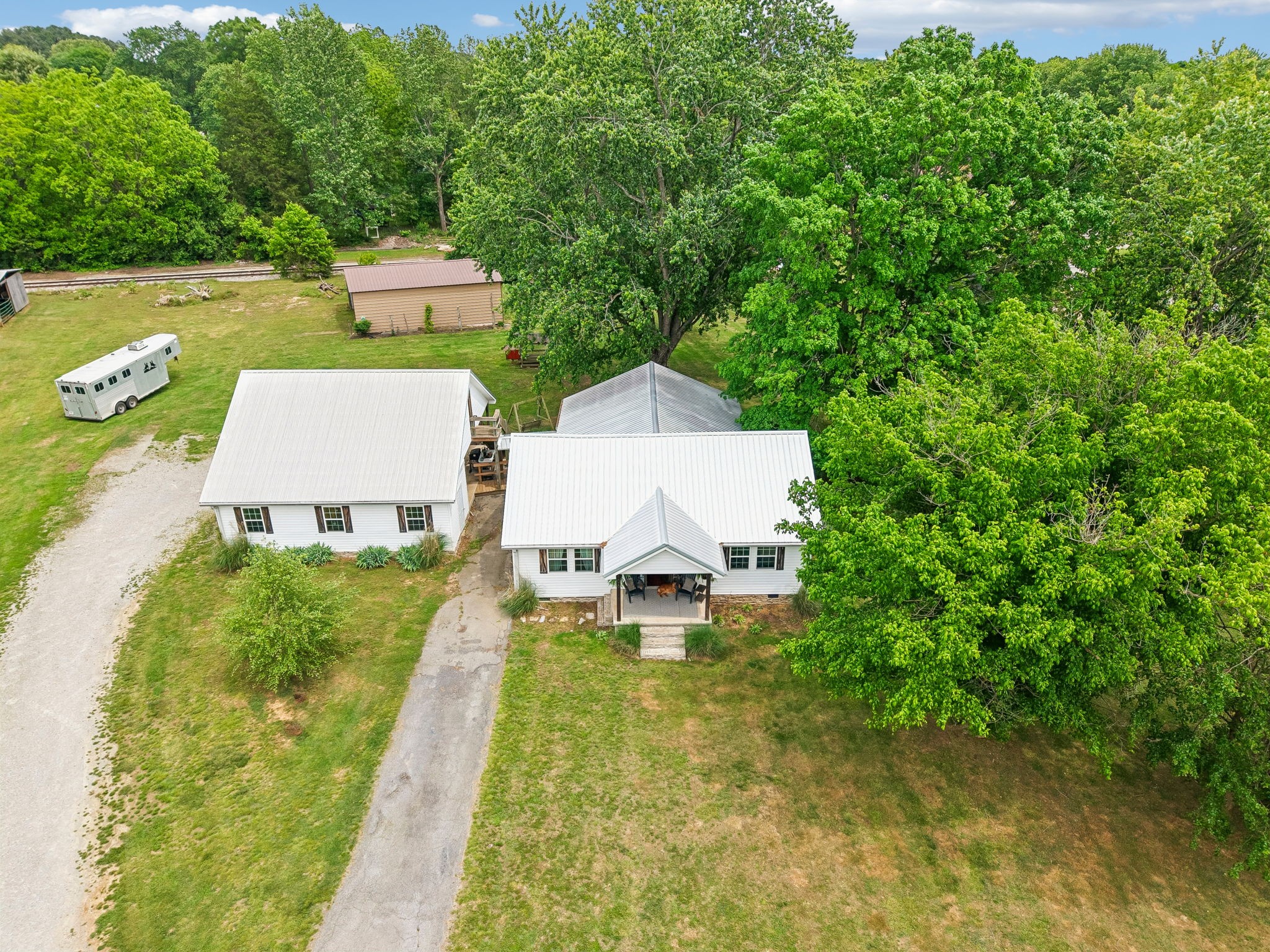106 N Maple Ave