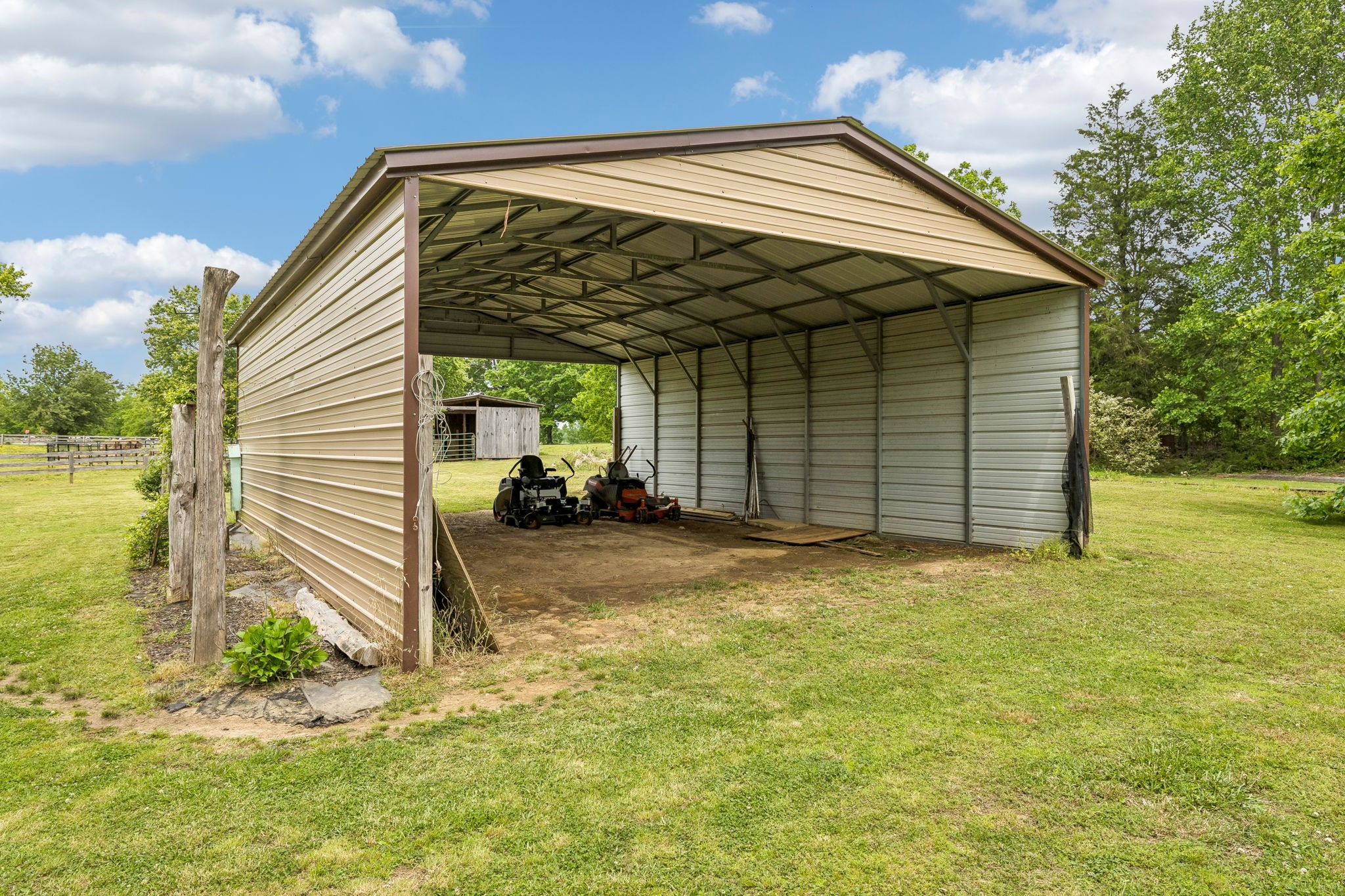 106 N Maple Ave