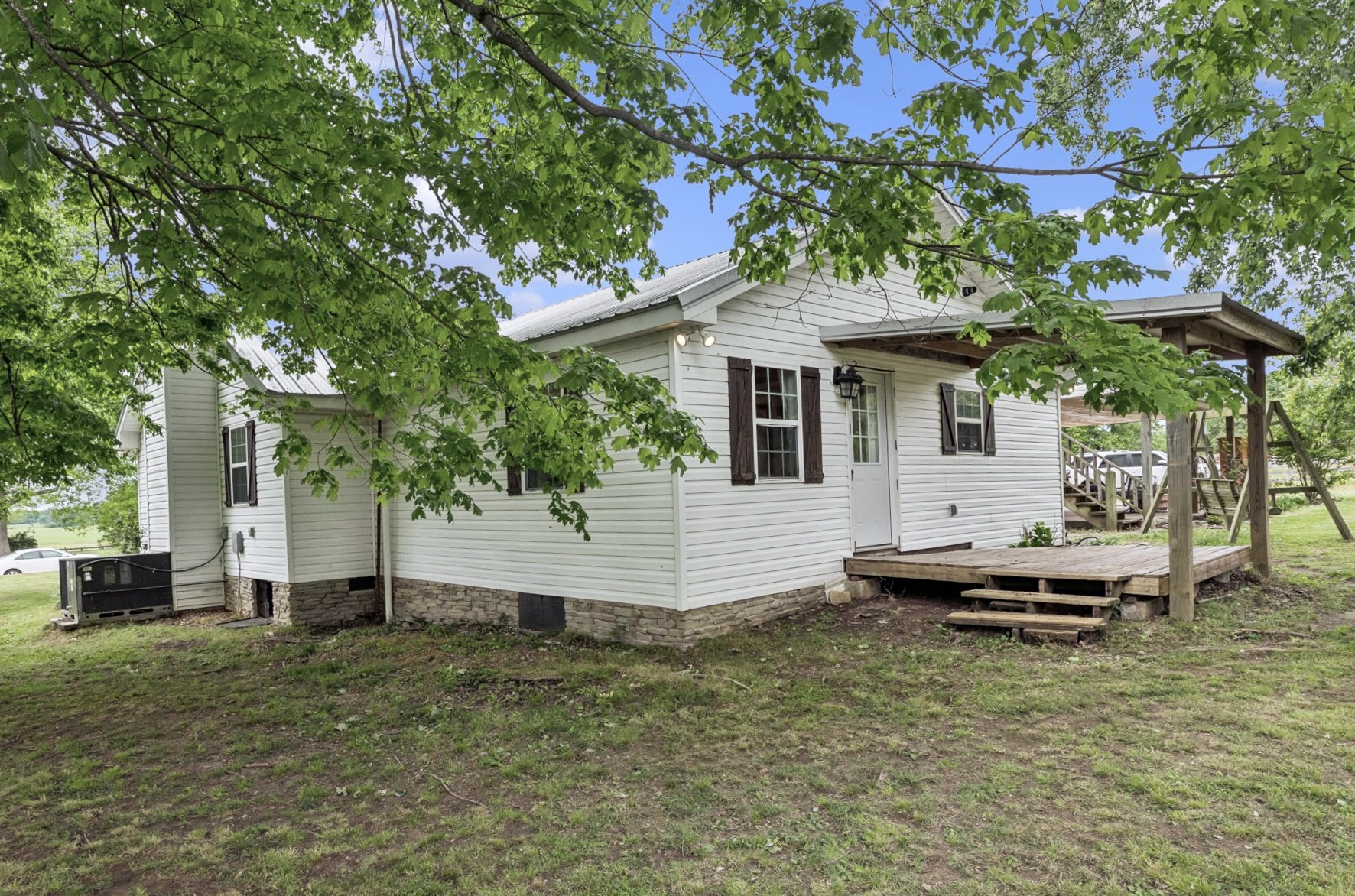 106 N Maple Ave