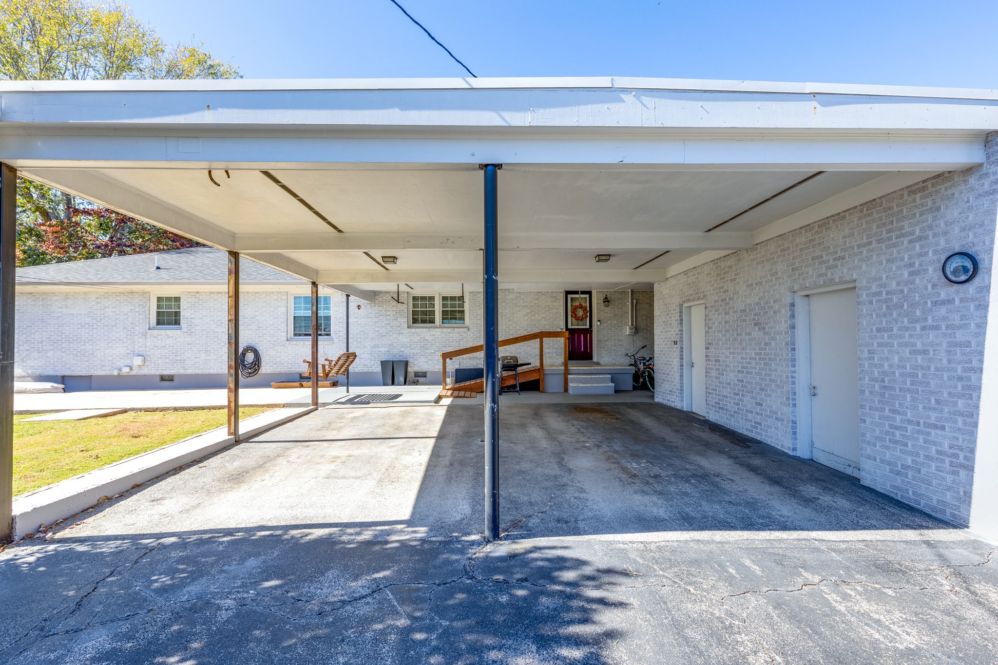 220 Parkes Ave