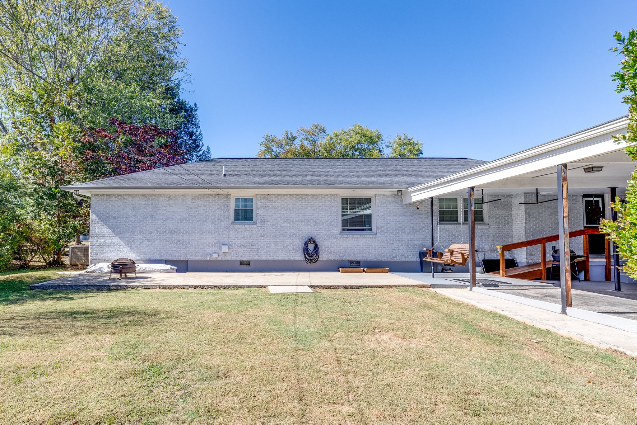 220 Parkes Ave