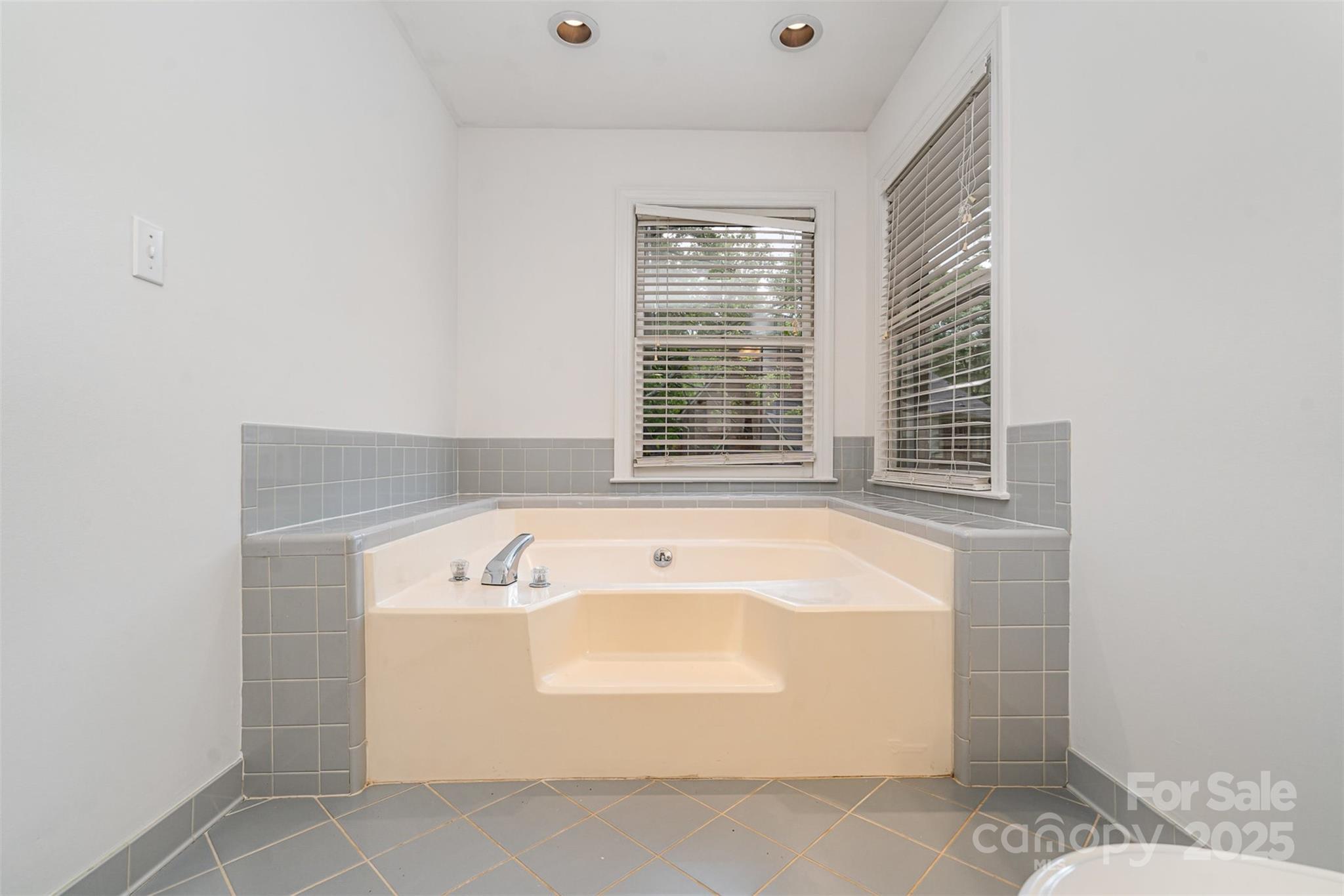 2600 Oakmeade Drive