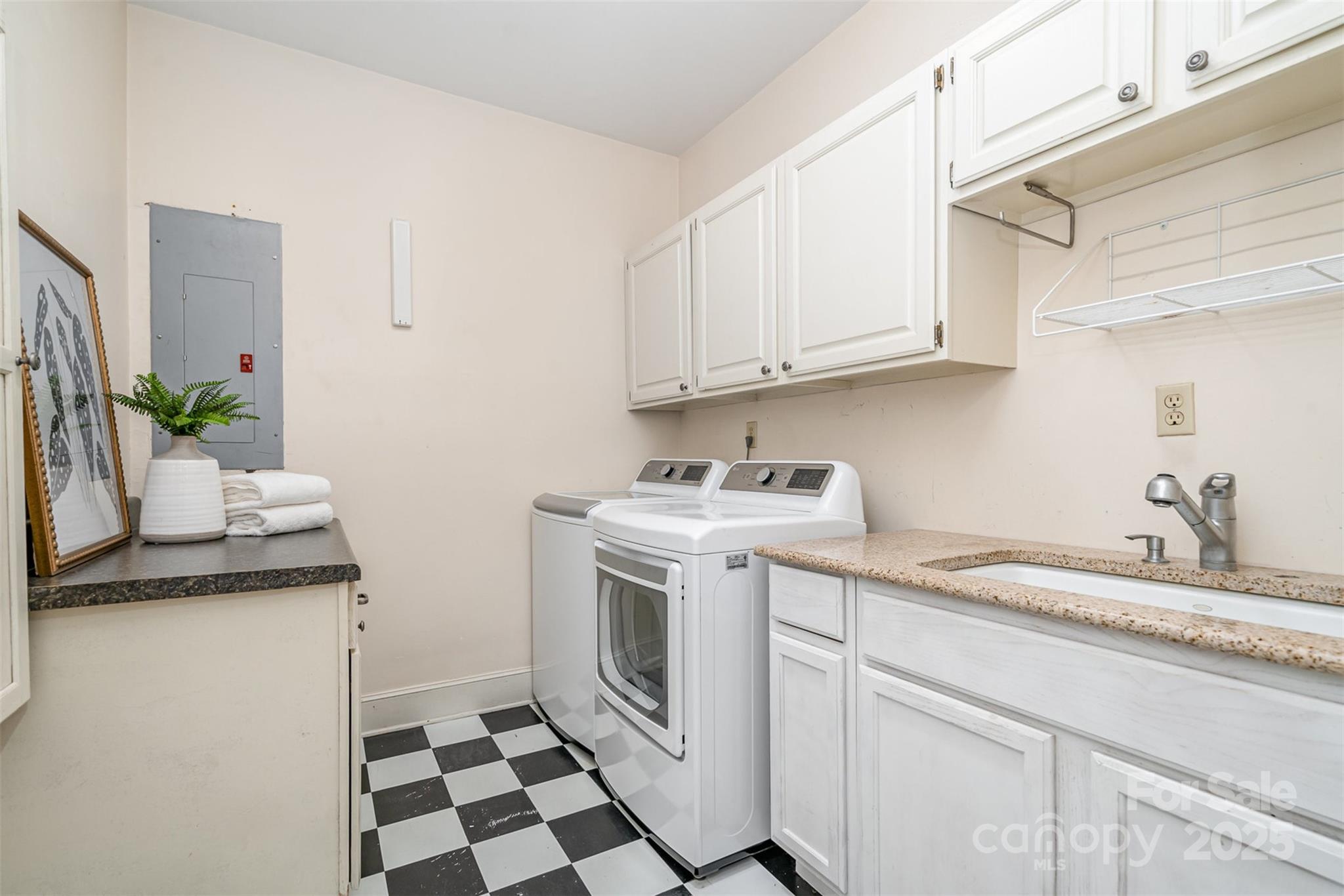2600 Oakmeade Drive