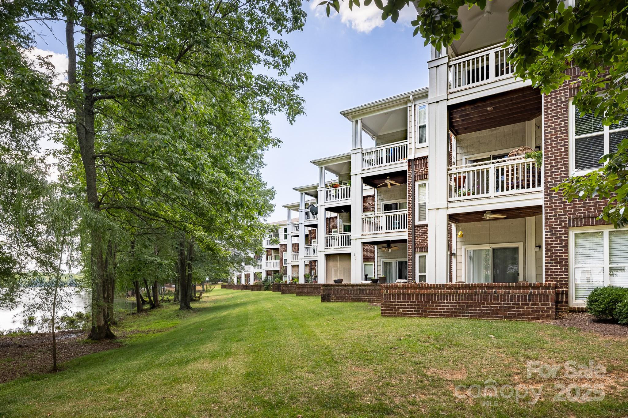 795 Peninsula Drive