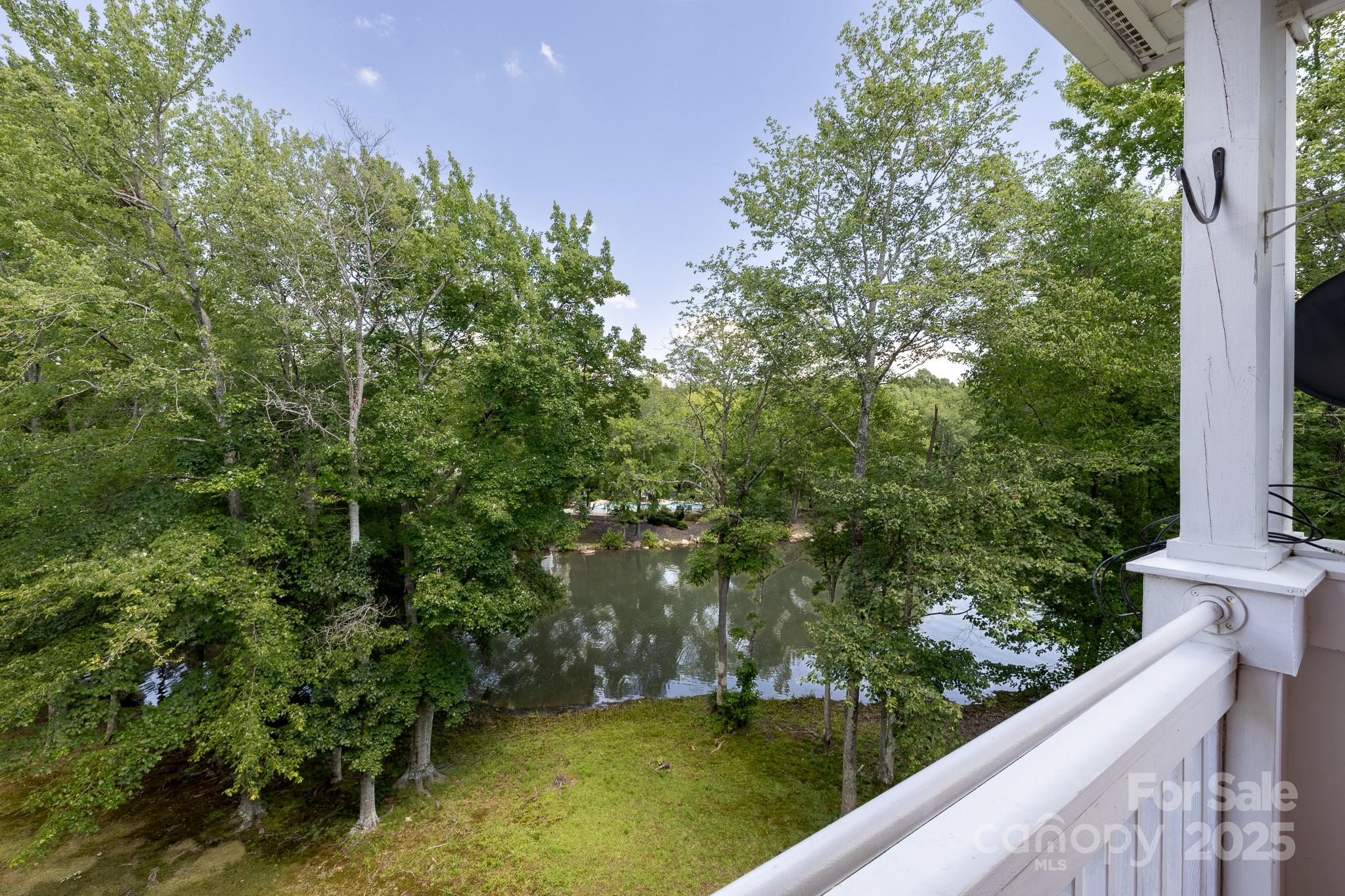 795 Peninsula Drive