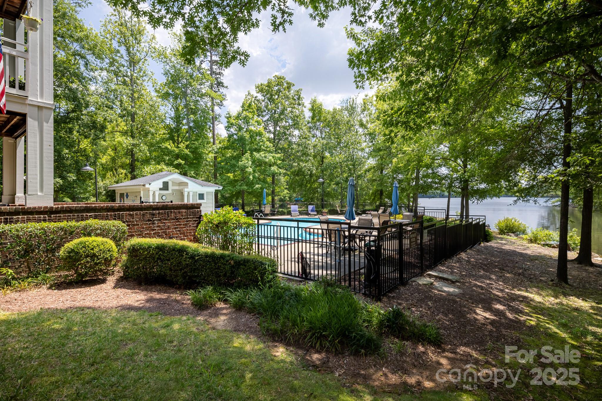 795 Peninsula Drive