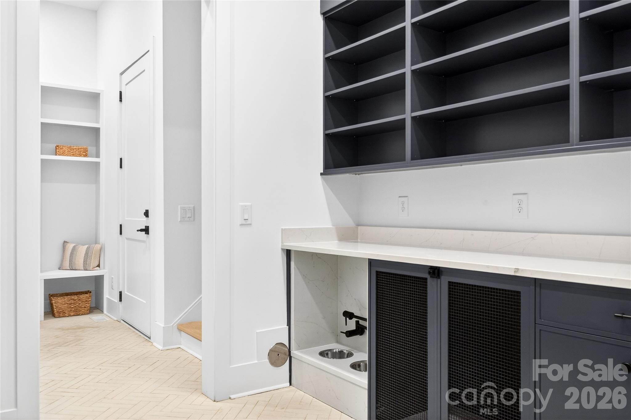 1209 Meadowood Lane