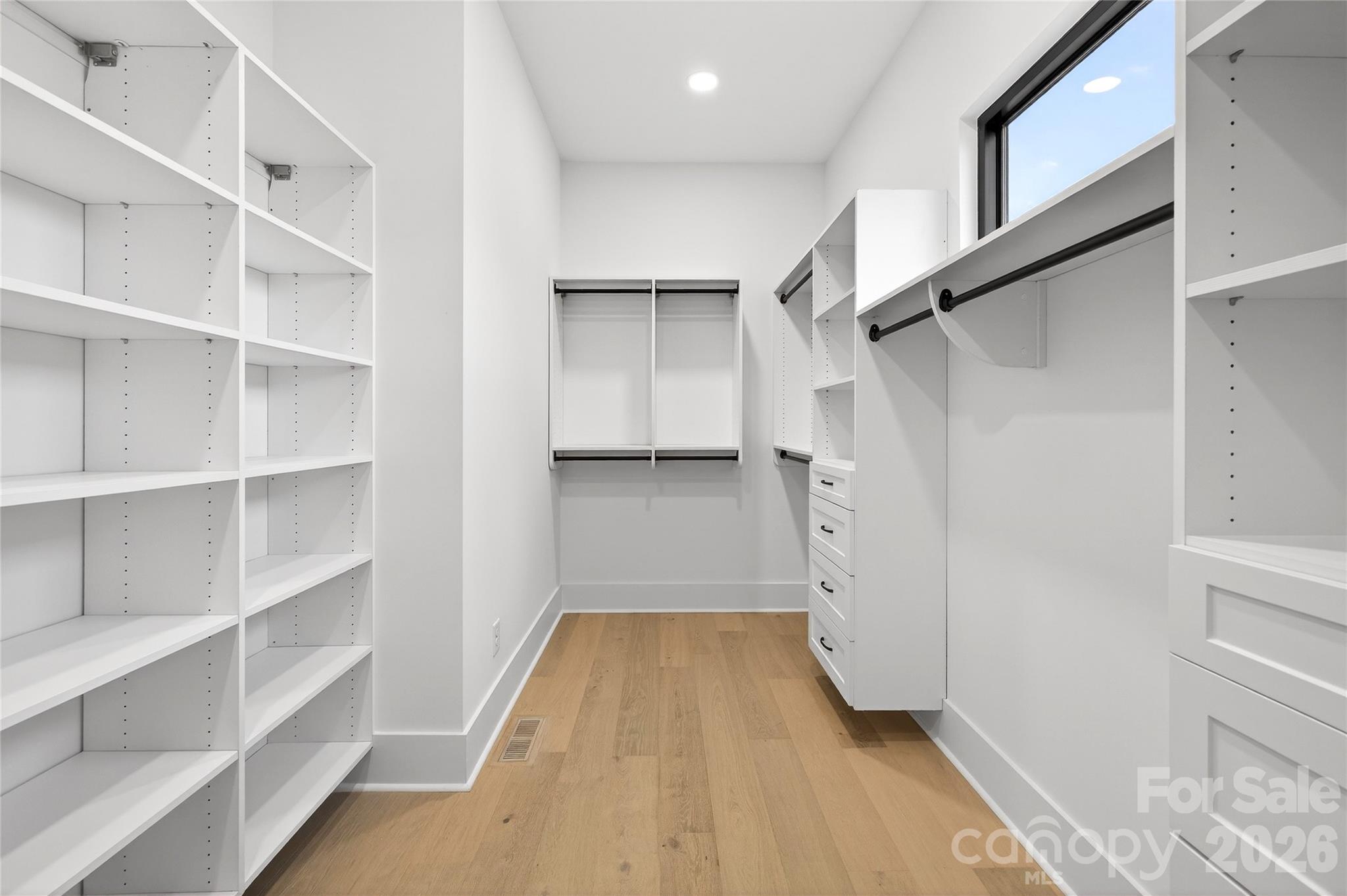 1209 Meadowood Lane