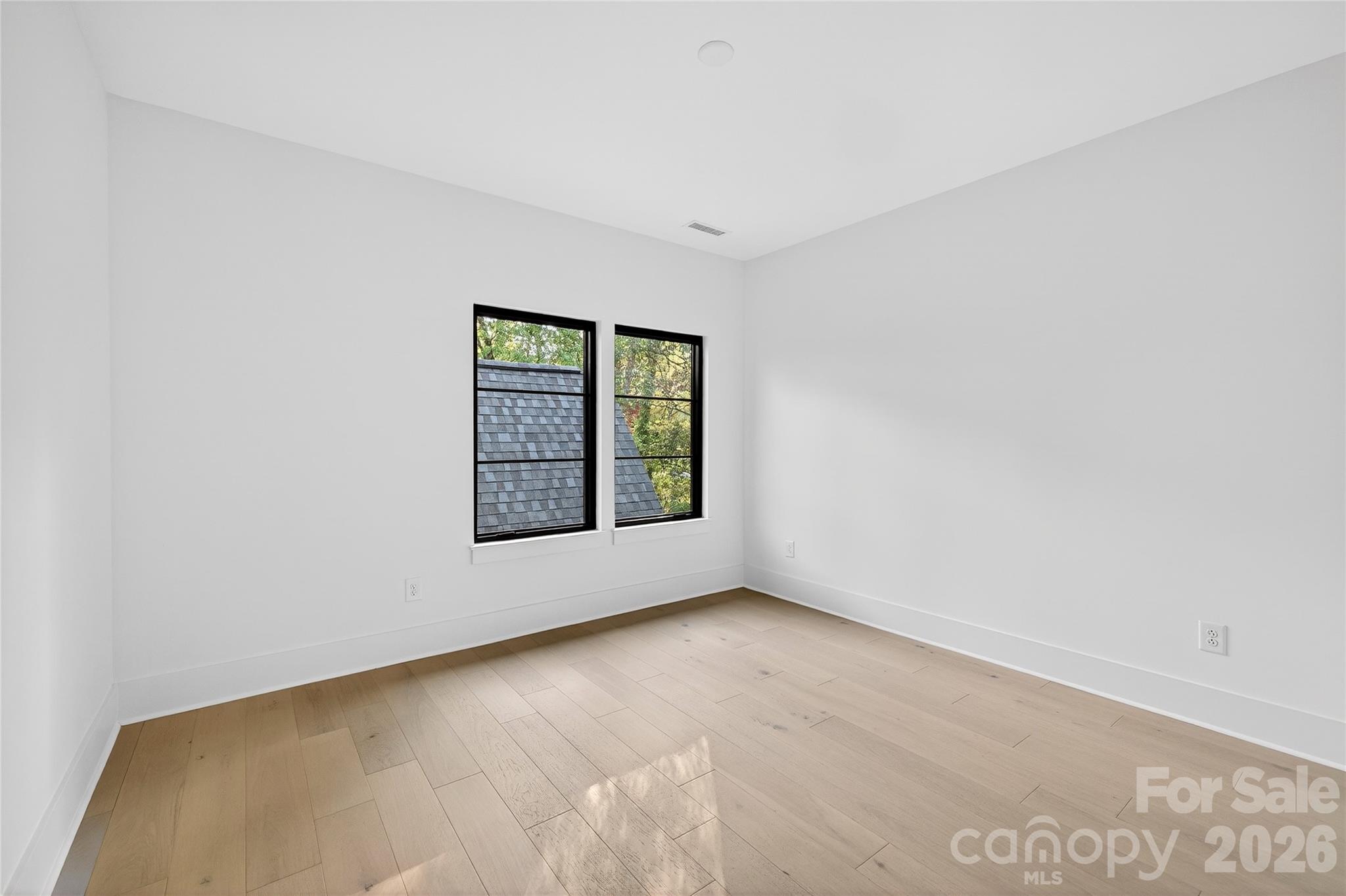 1209 Meadowood Lane