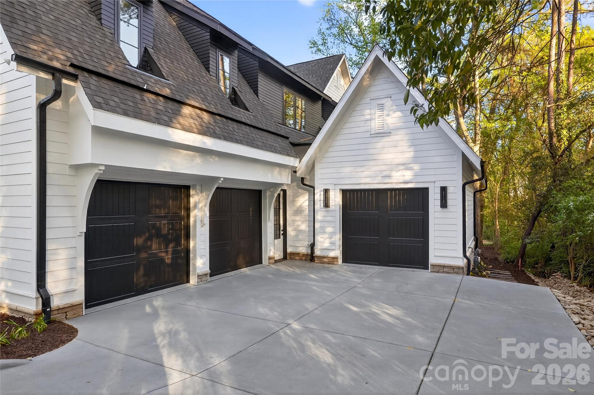 1209 Meadowood Lane