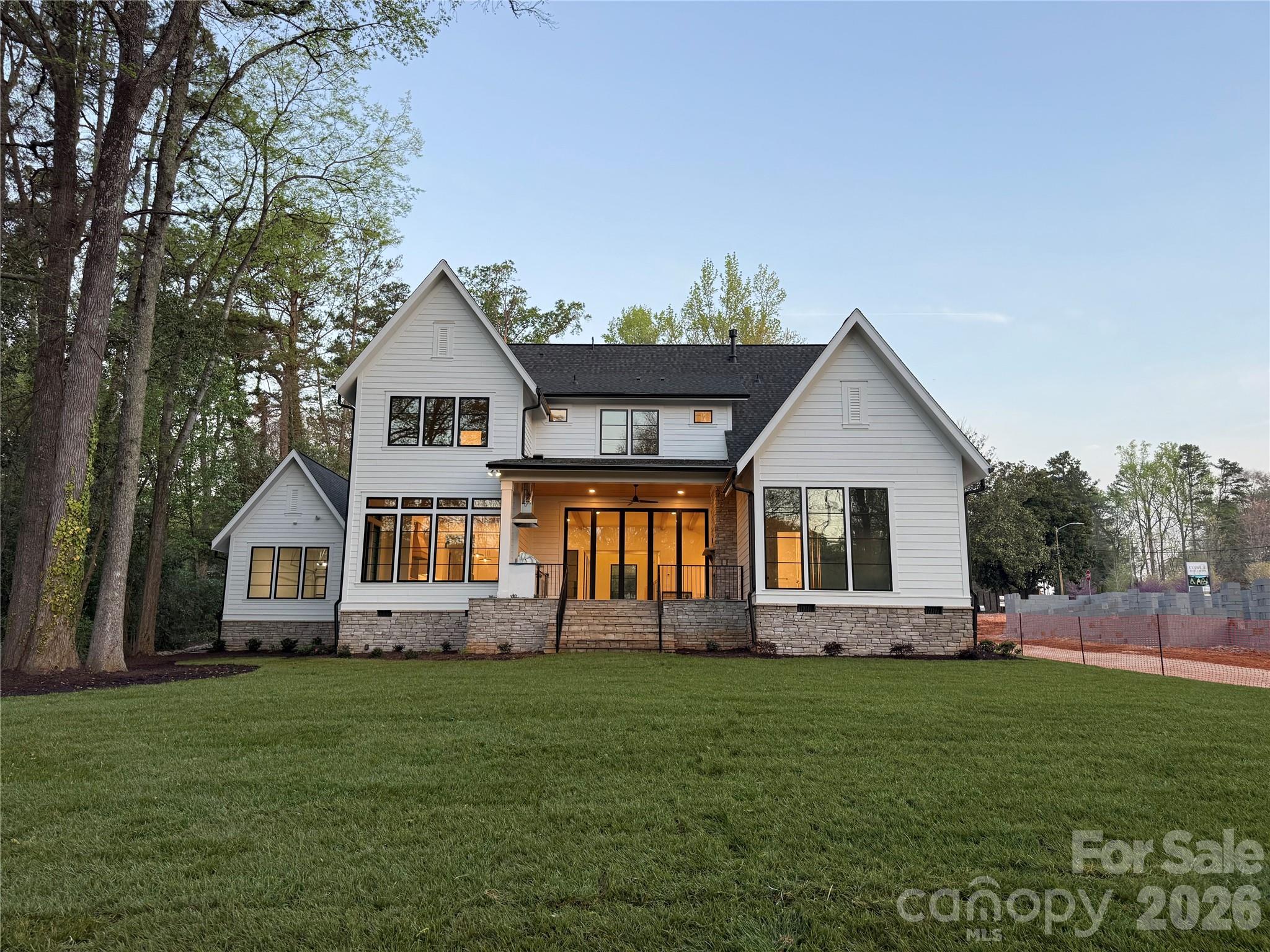 1209 Meadowood Lane
