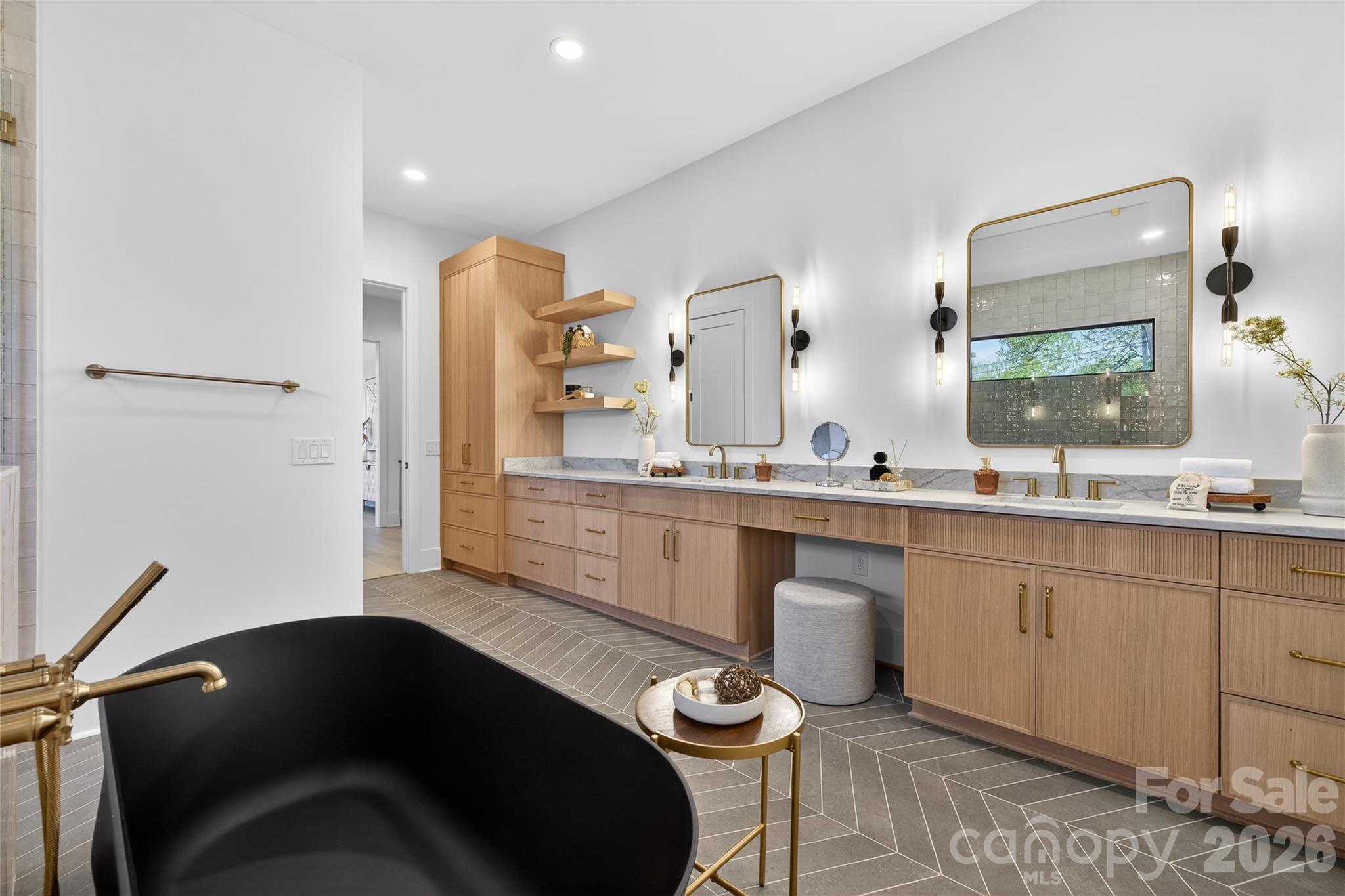 1209 Meadowood Lane