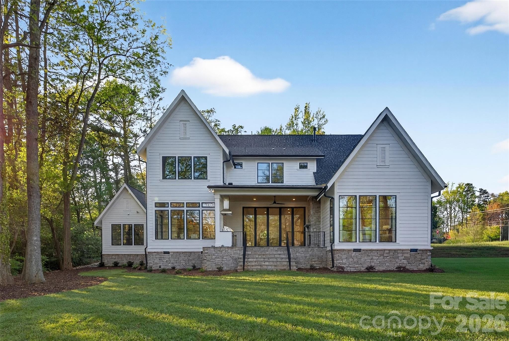 1209 Meadowood Lane