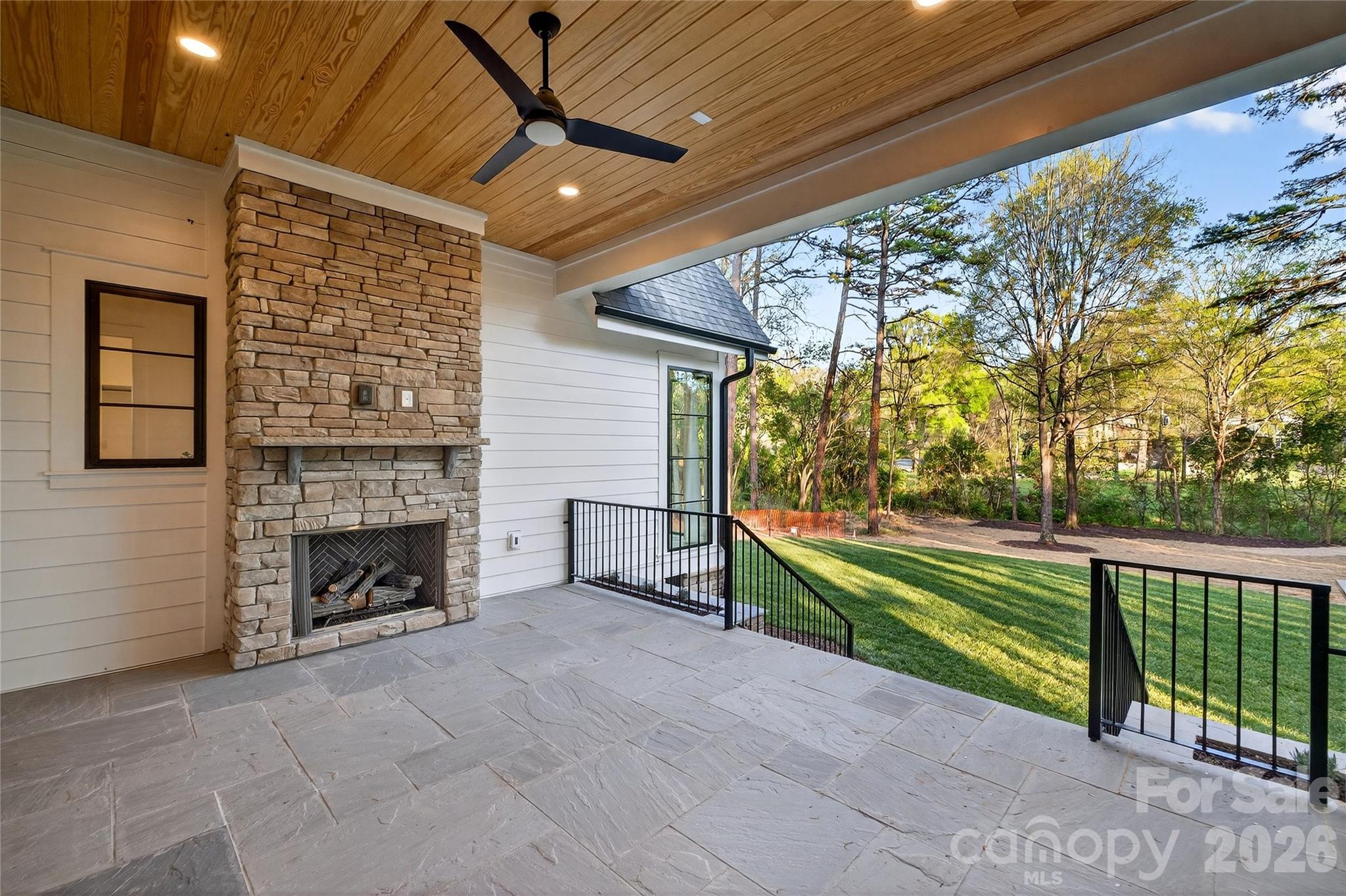 1209 Meadowood Lane