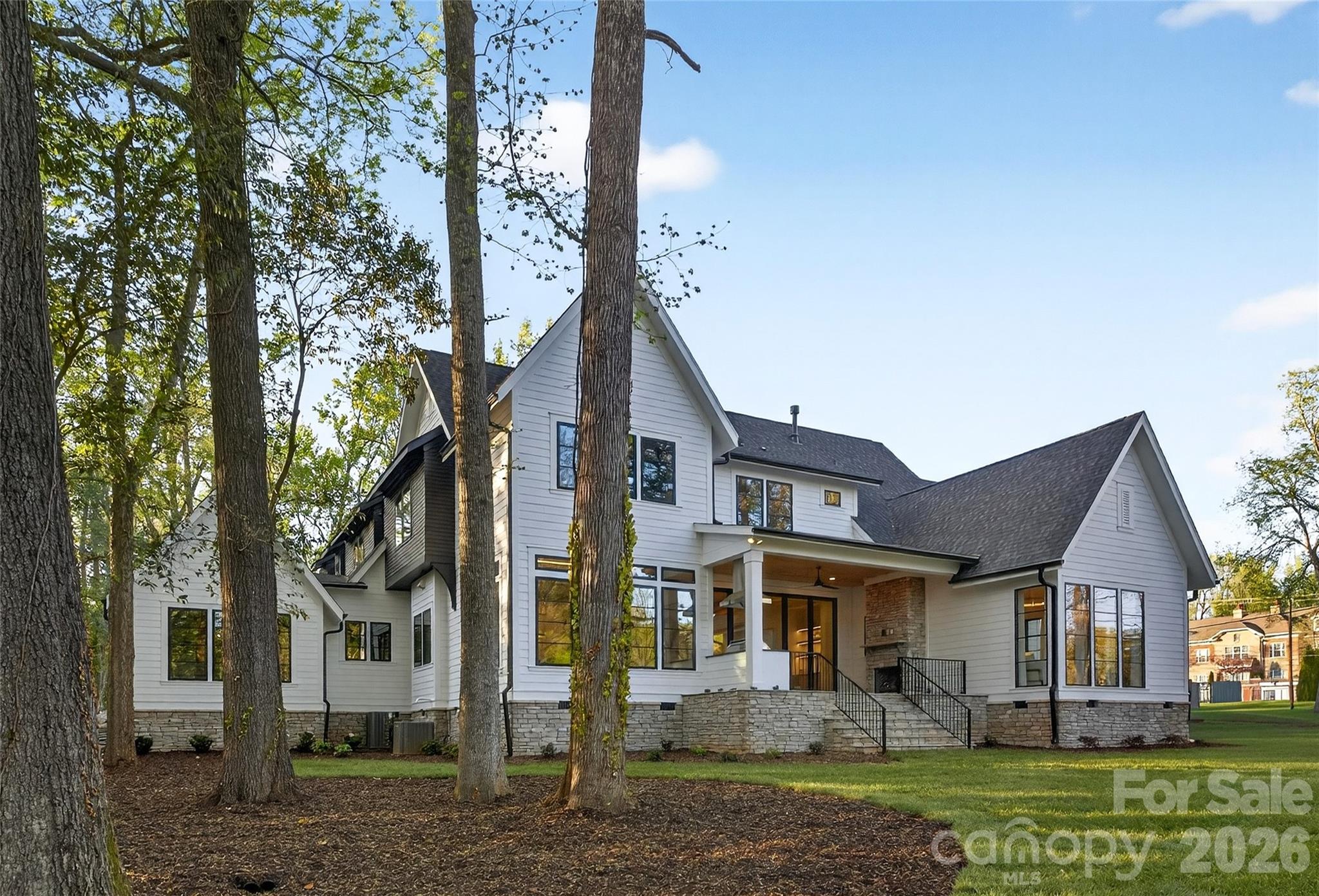 1209 Meadowood Lane