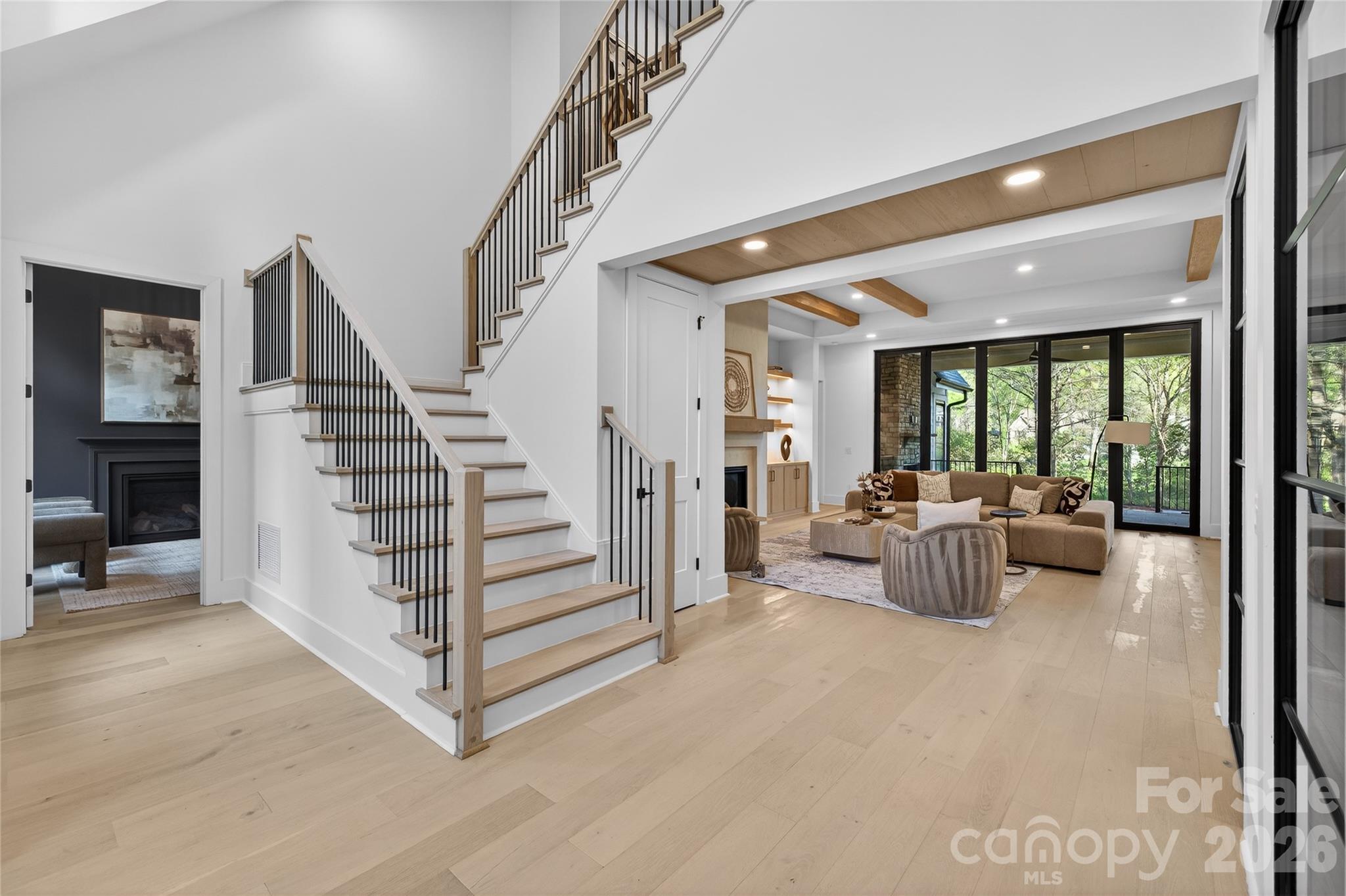 1209 Meadowood Lane
