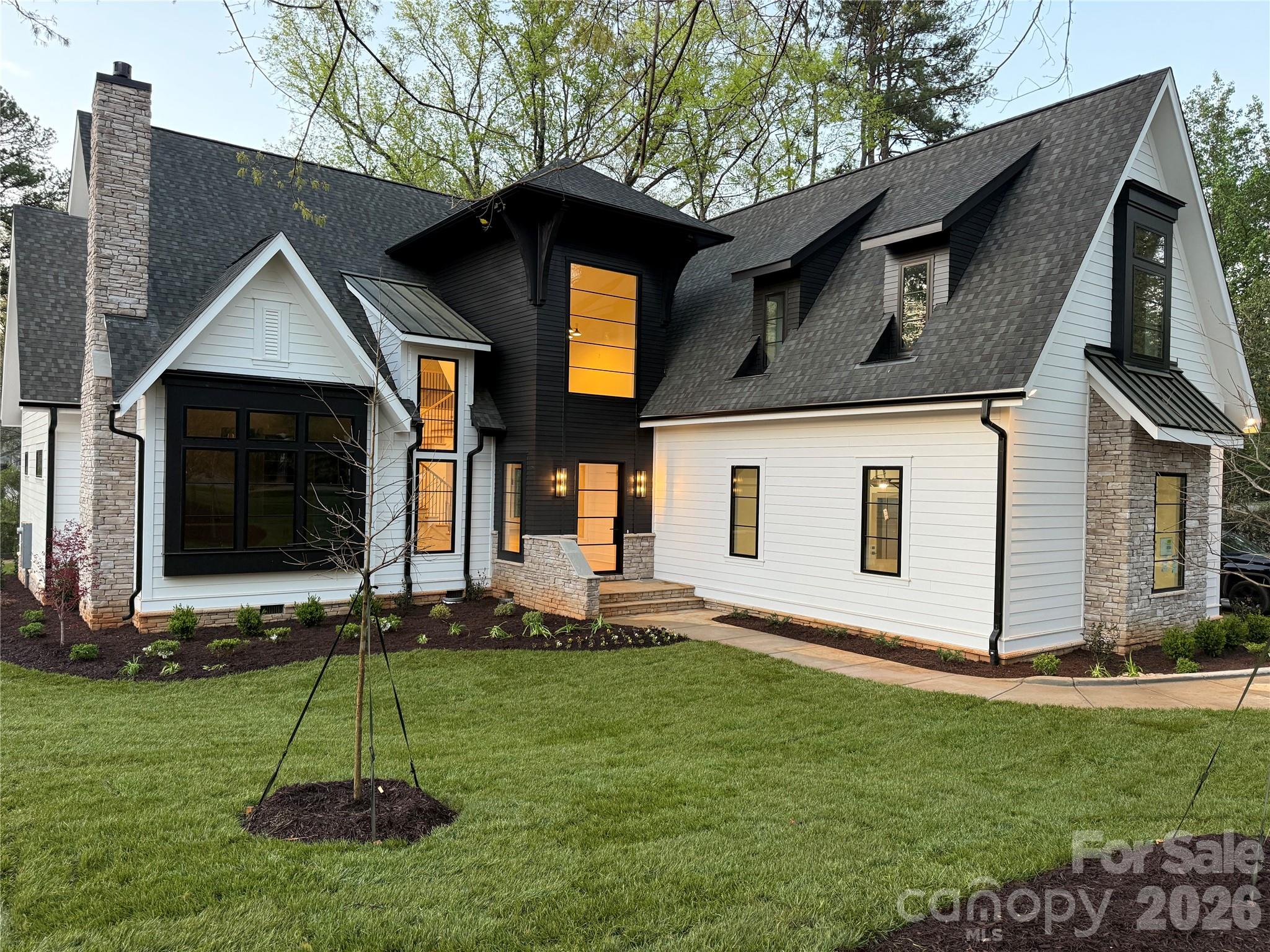 1209 Meadowood Lane