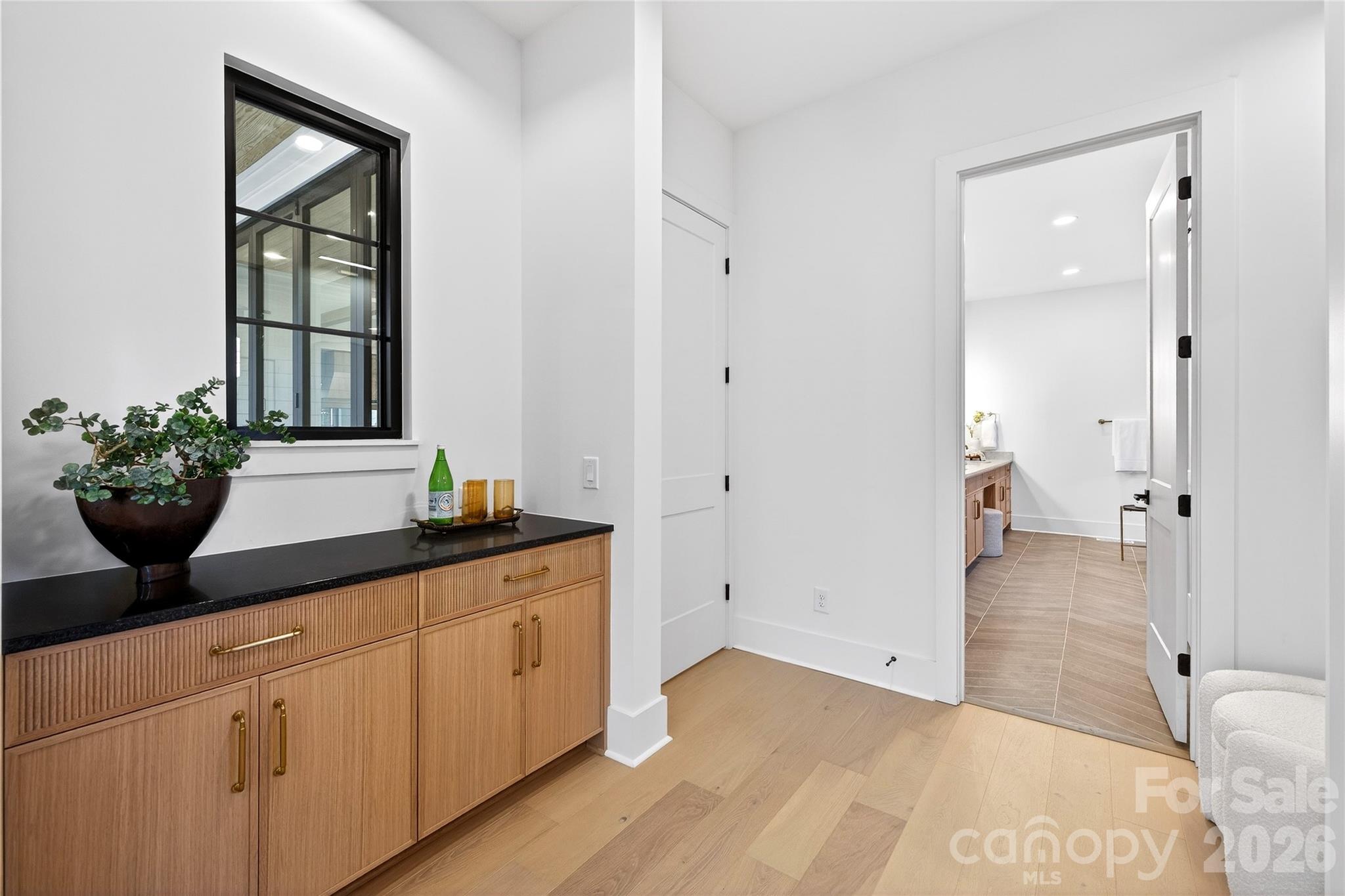 1209 Meadowood Lane