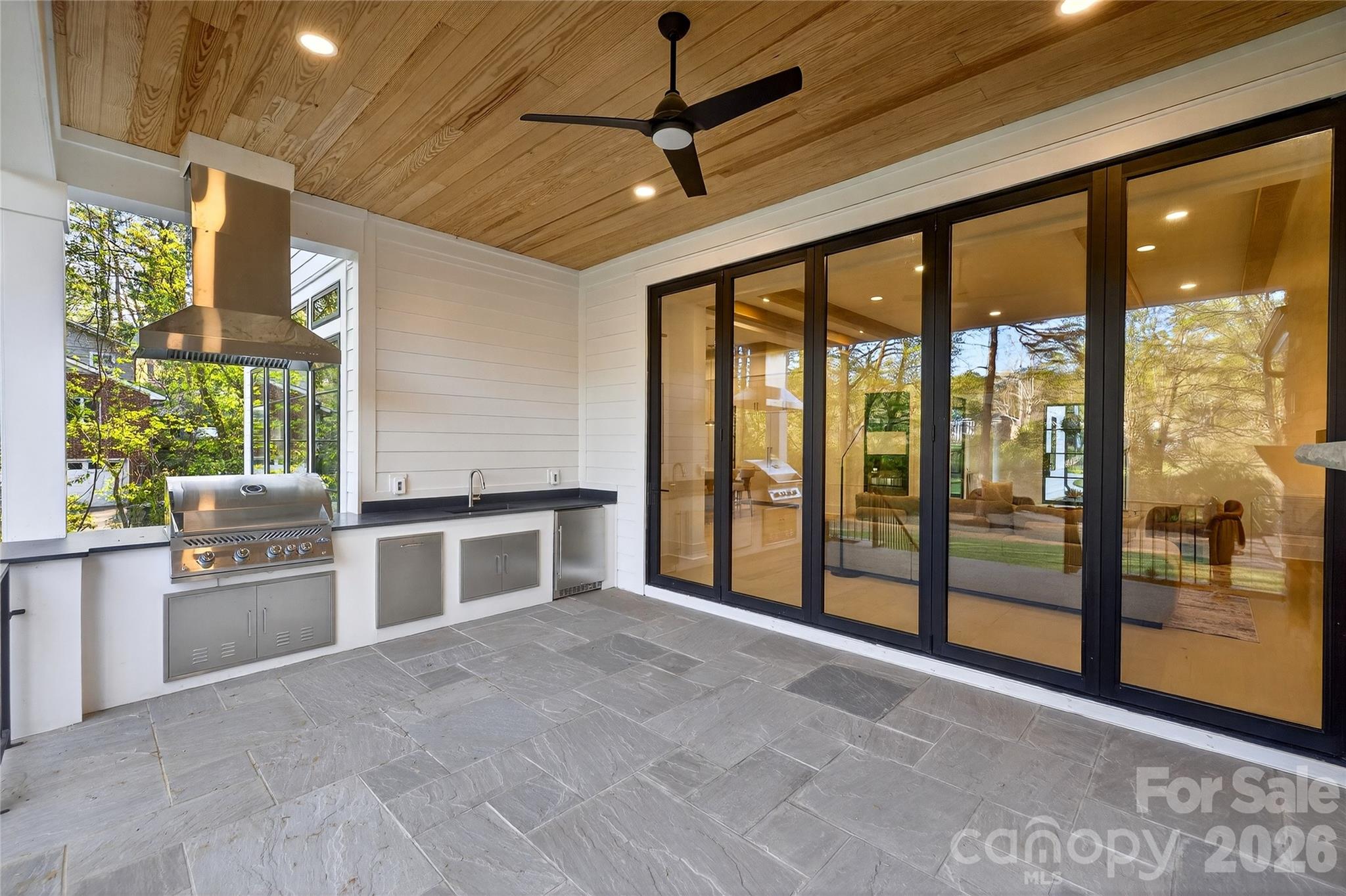 1209 Meadowood Lane