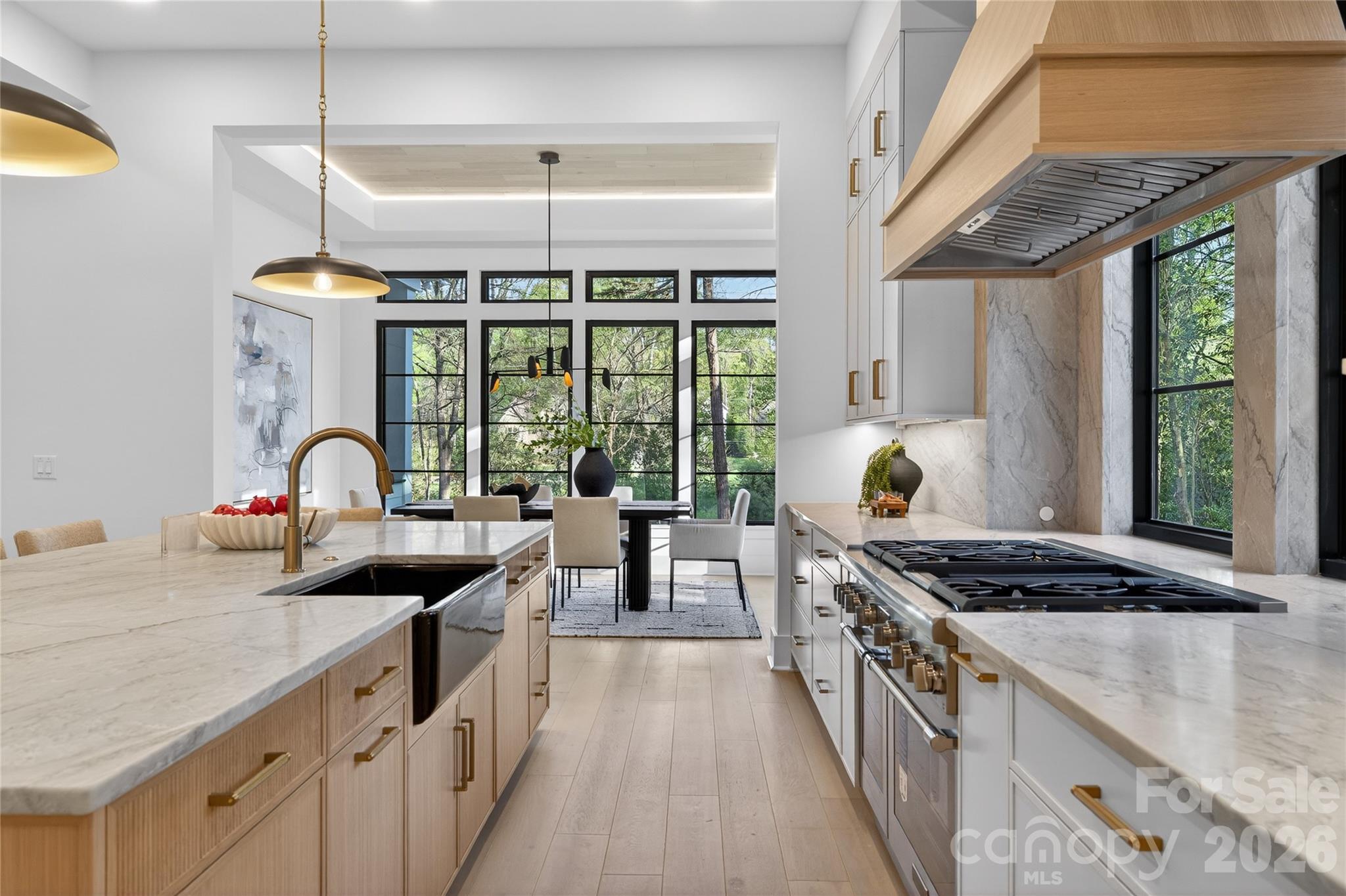 1209 Meadowood Lane