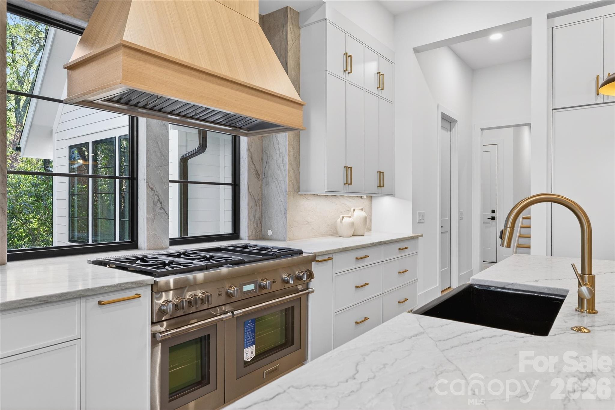1209 Meadowood Lane