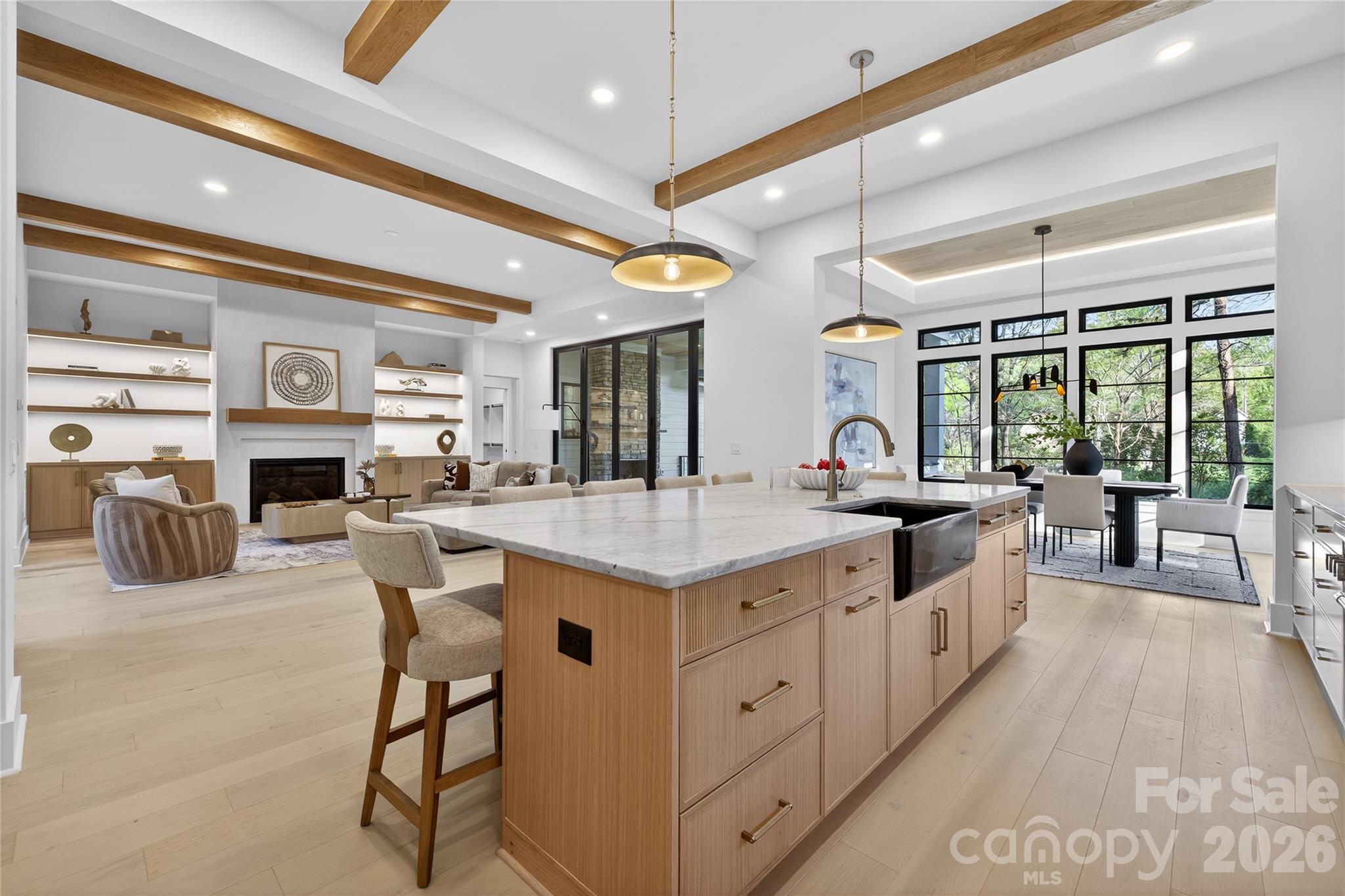 1209 Meadowood Lane