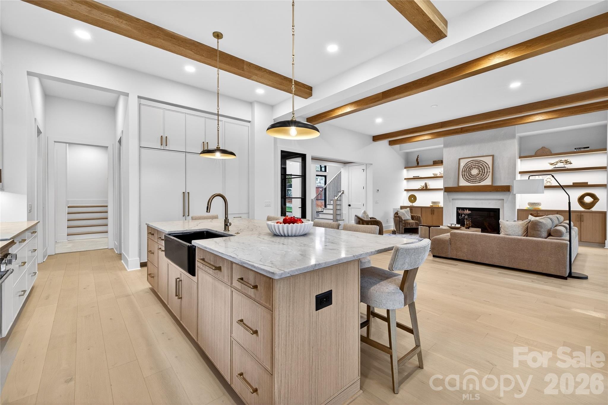 1209 Meadowood Lane