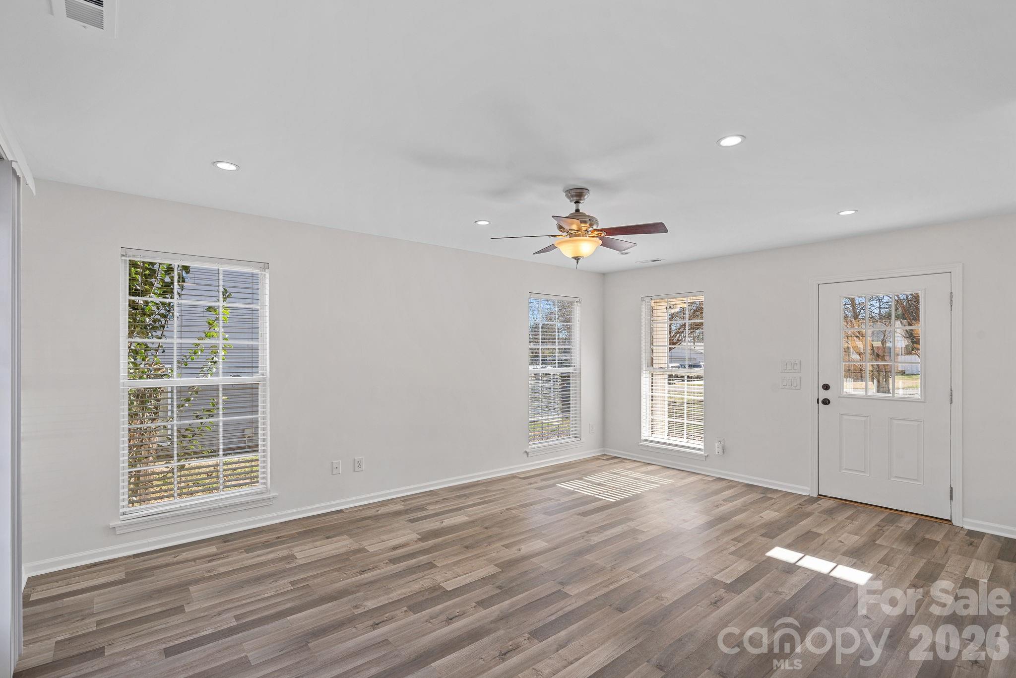 248 Commodore Loop