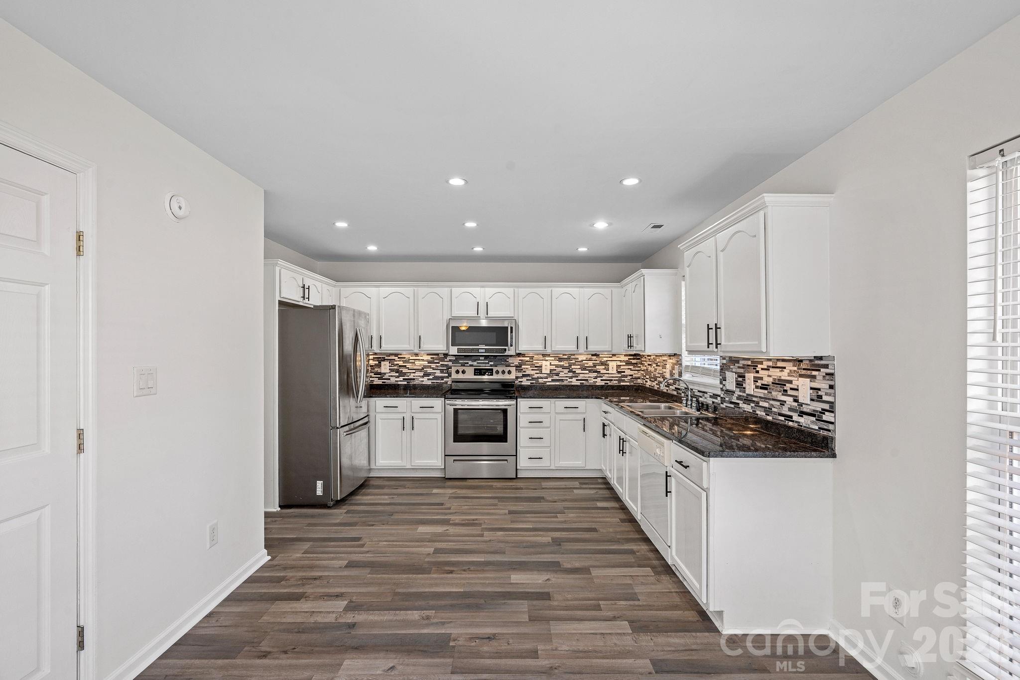 248 Commodore Loop