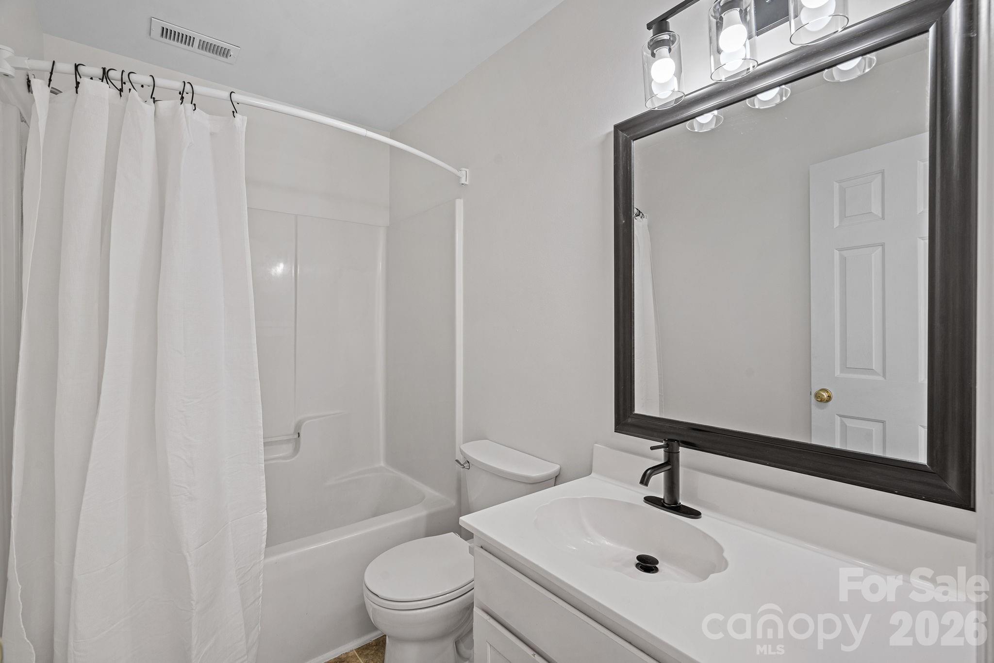 248 Commodore Loop