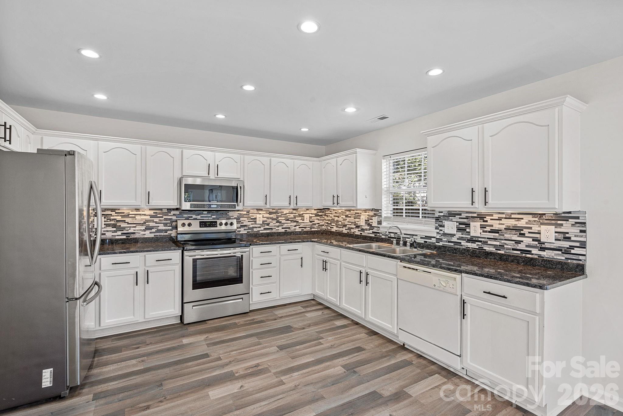 248 Commodore Loop