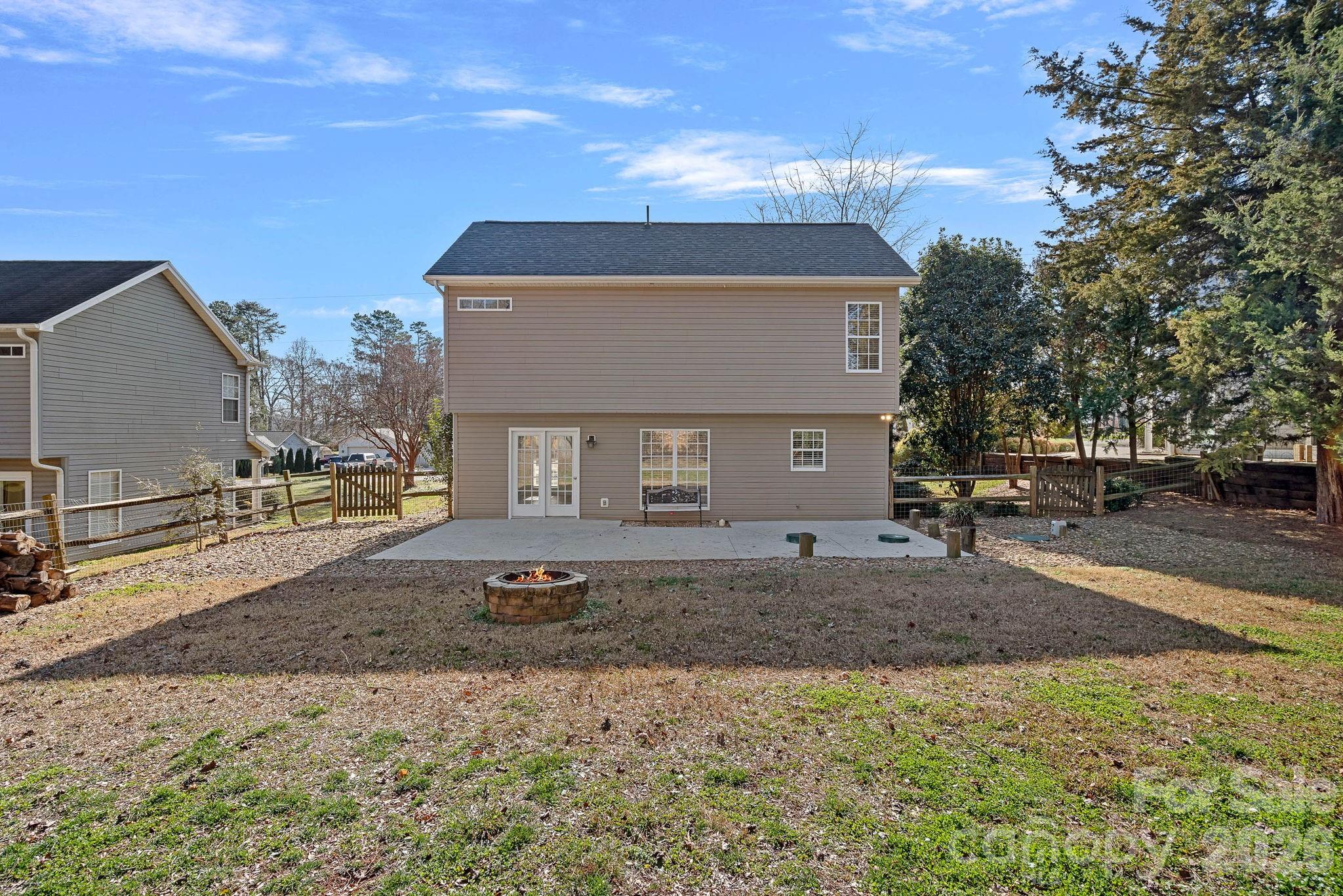 248 Commodore Loop