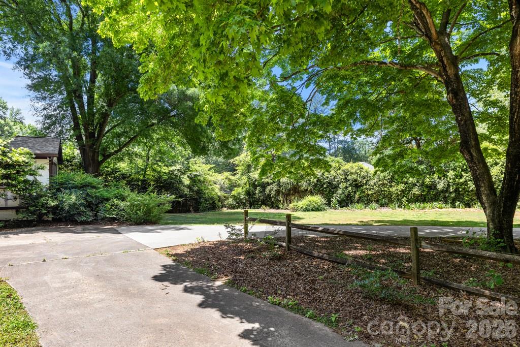 5335 Lansing Drive
