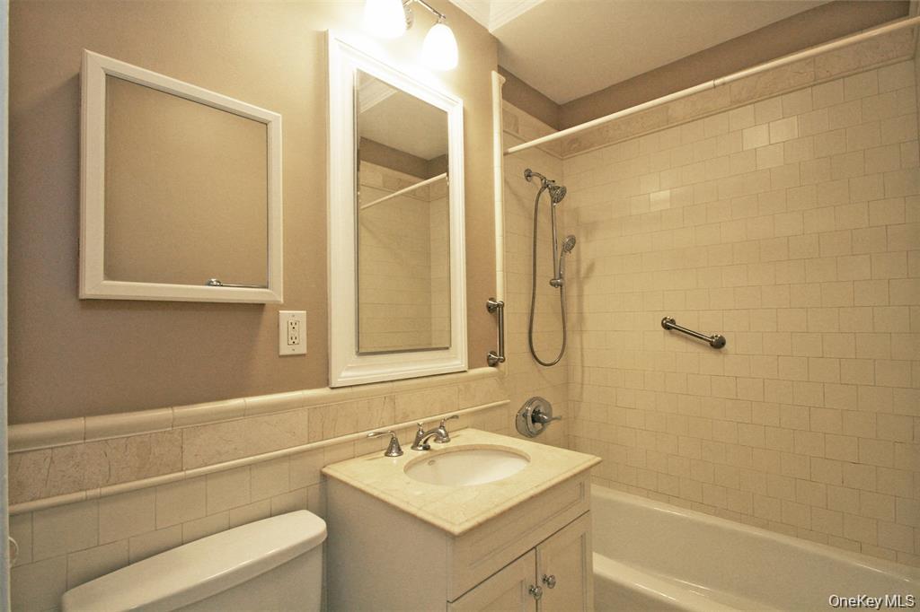 111 7th Street Unit: 202