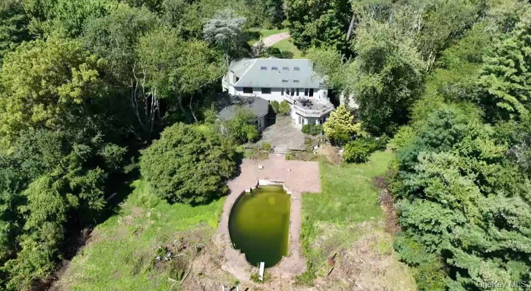 6 Bostwick Lane