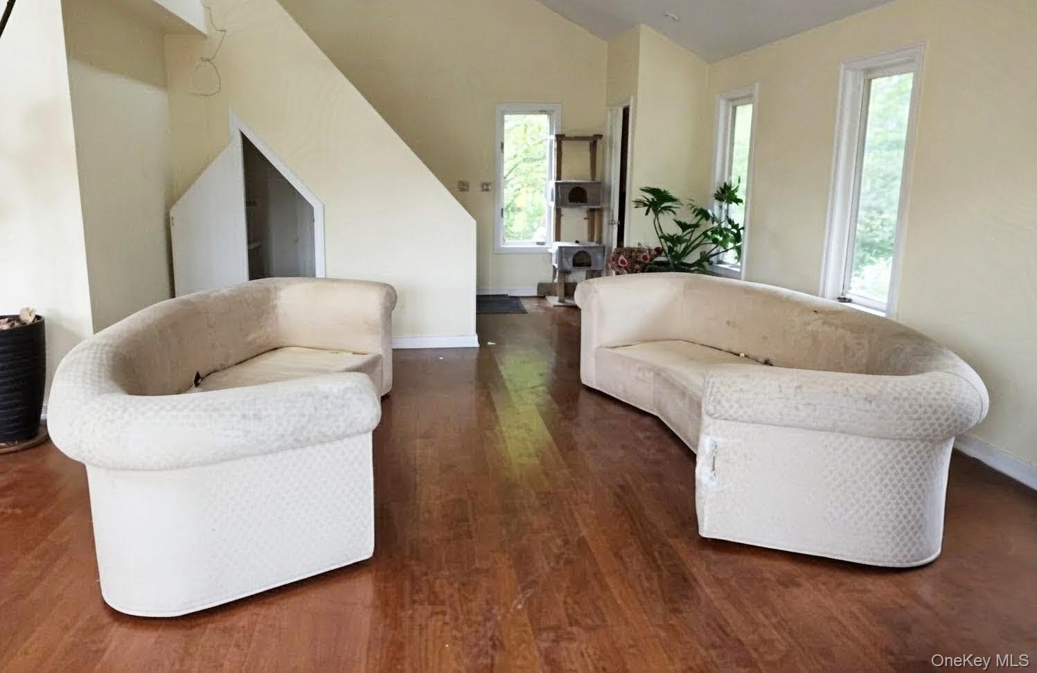 6 Bostwick Lane