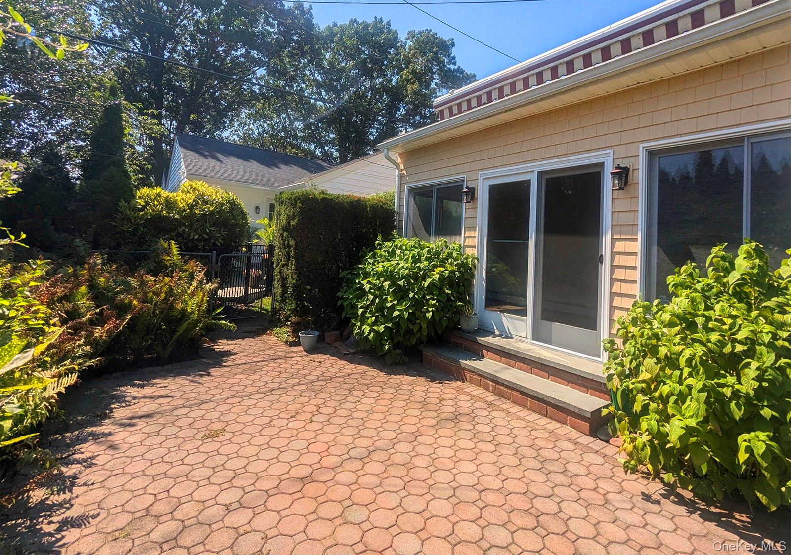 48 Bayberry Avenue