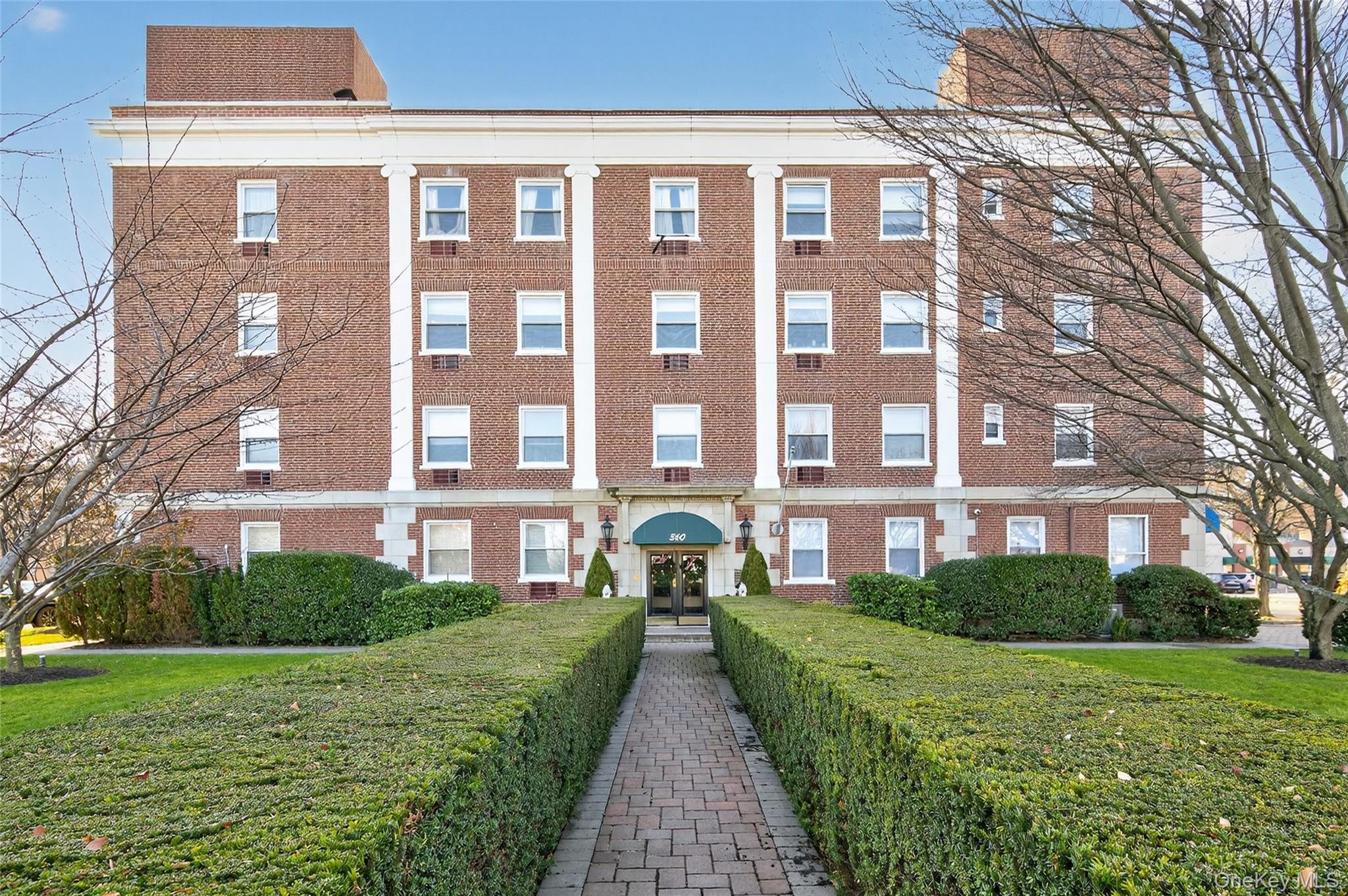 360 Stewart Avenue Unit: 3F