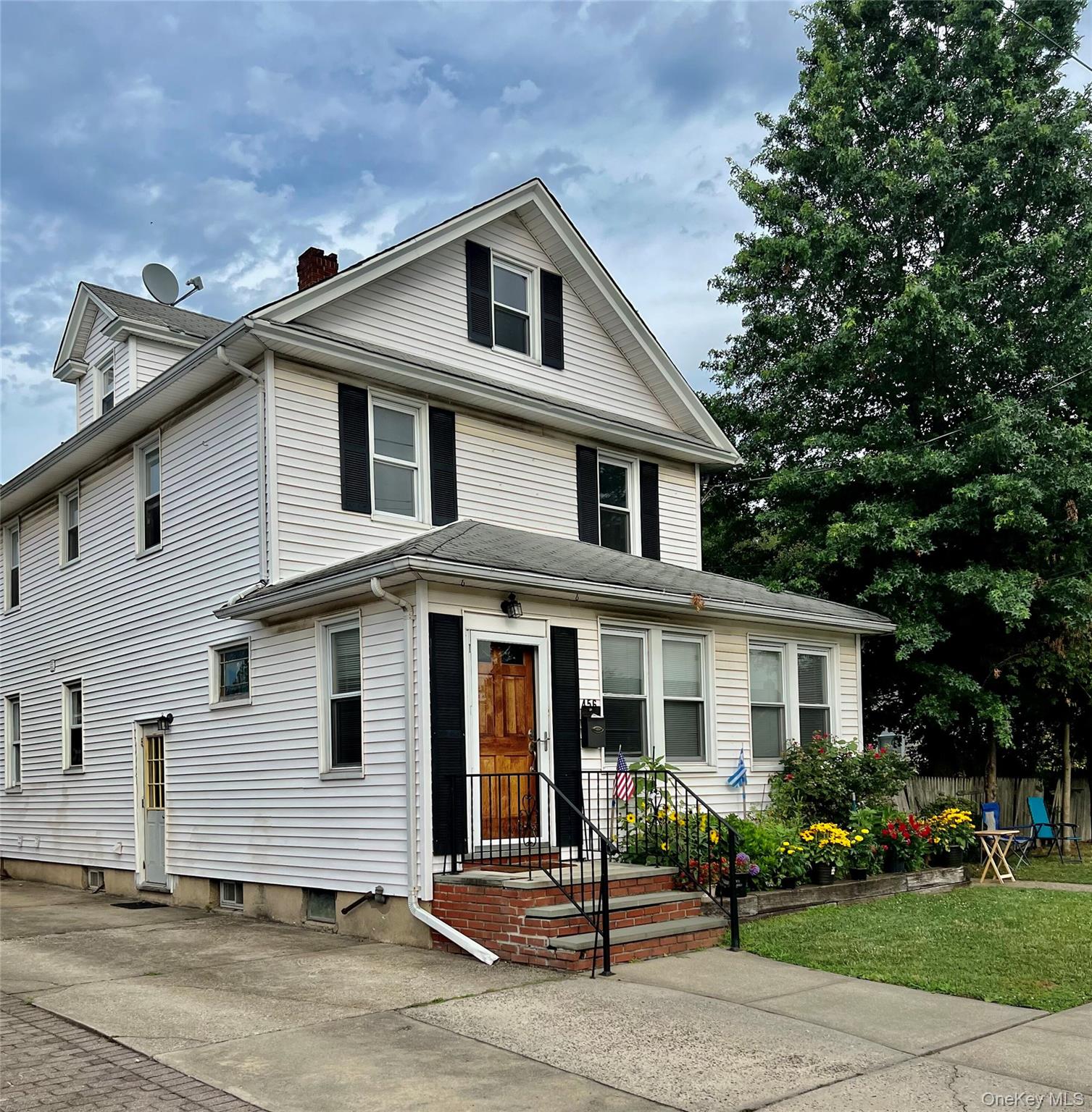 456 Burkhard Avenue Unit: 2nd