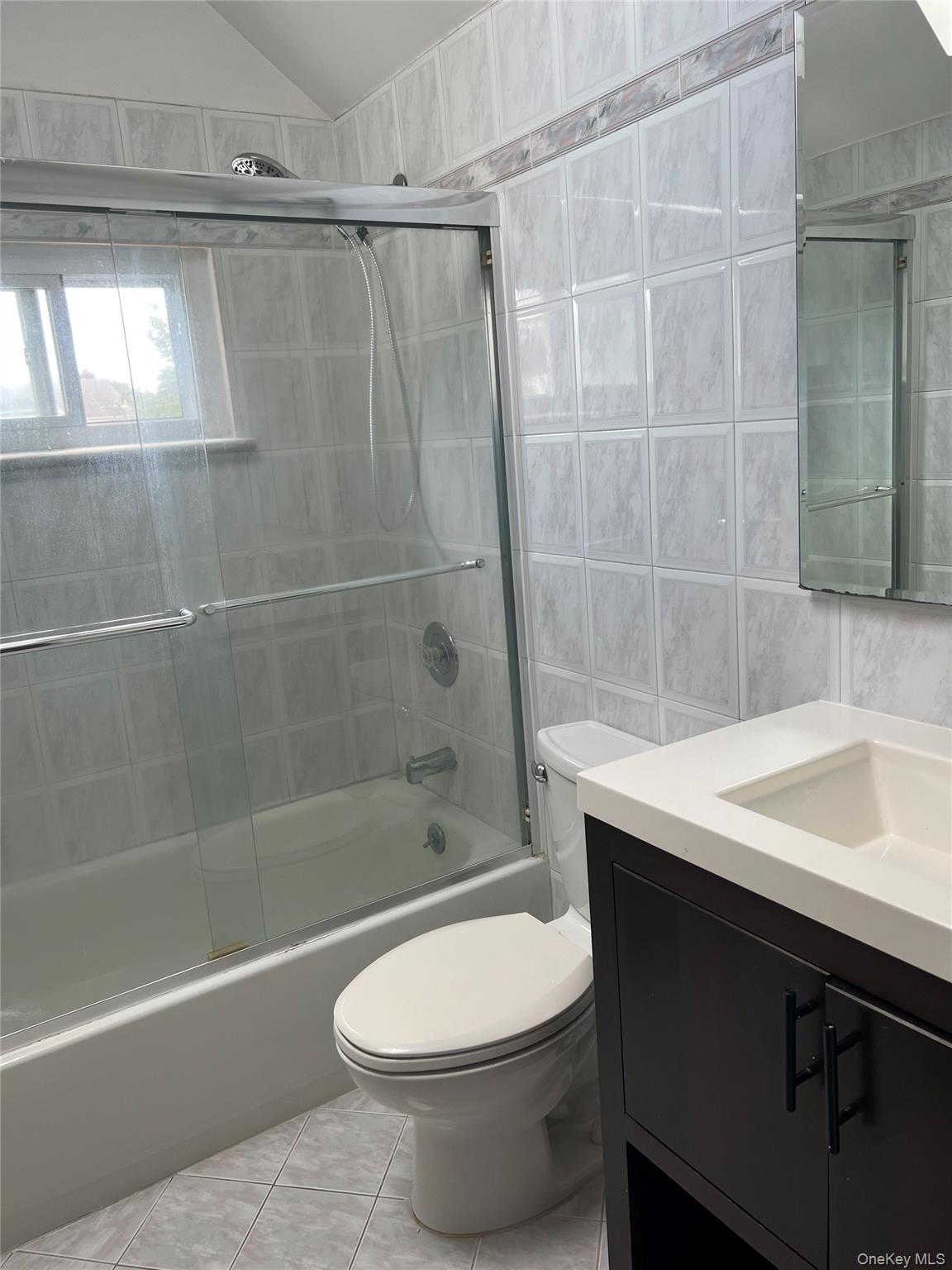 456 Burkhard Avenue Unit: 2nd