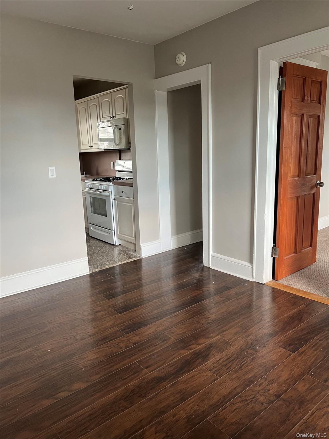 456 Burkhard Avenue Unit: 2nd