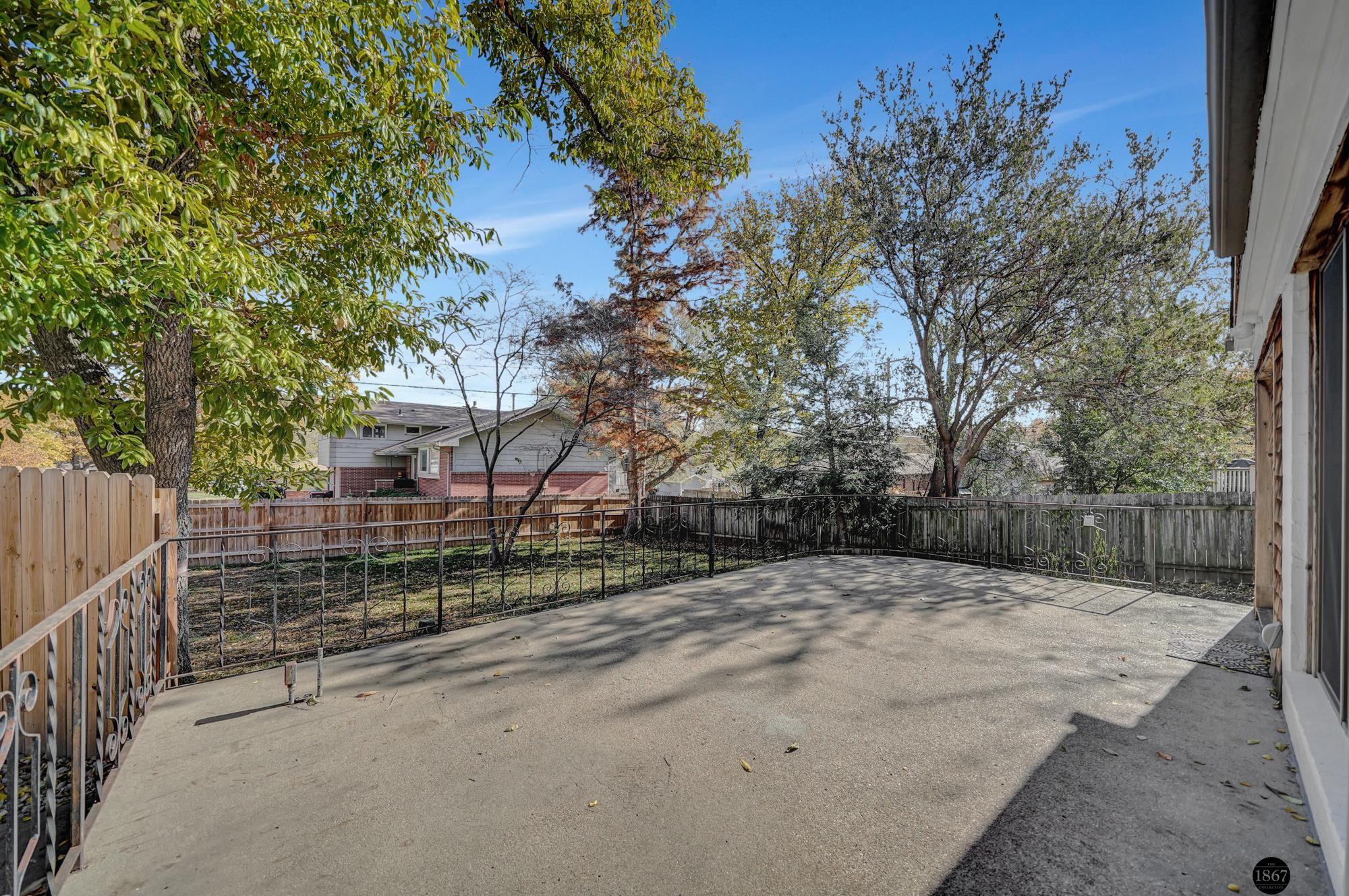 300 S Cotner Boulevard