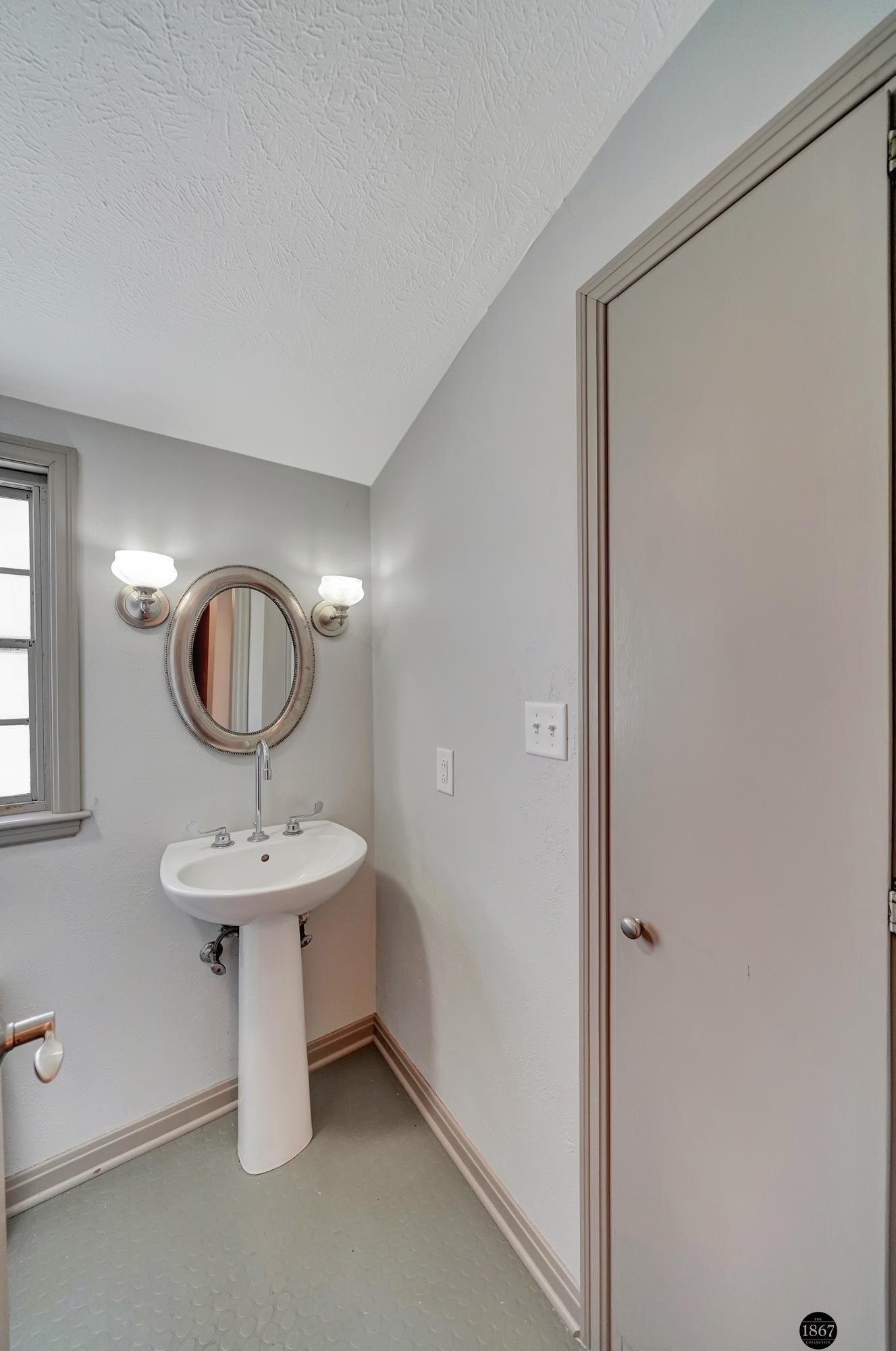 300 S Cotner Boulevard