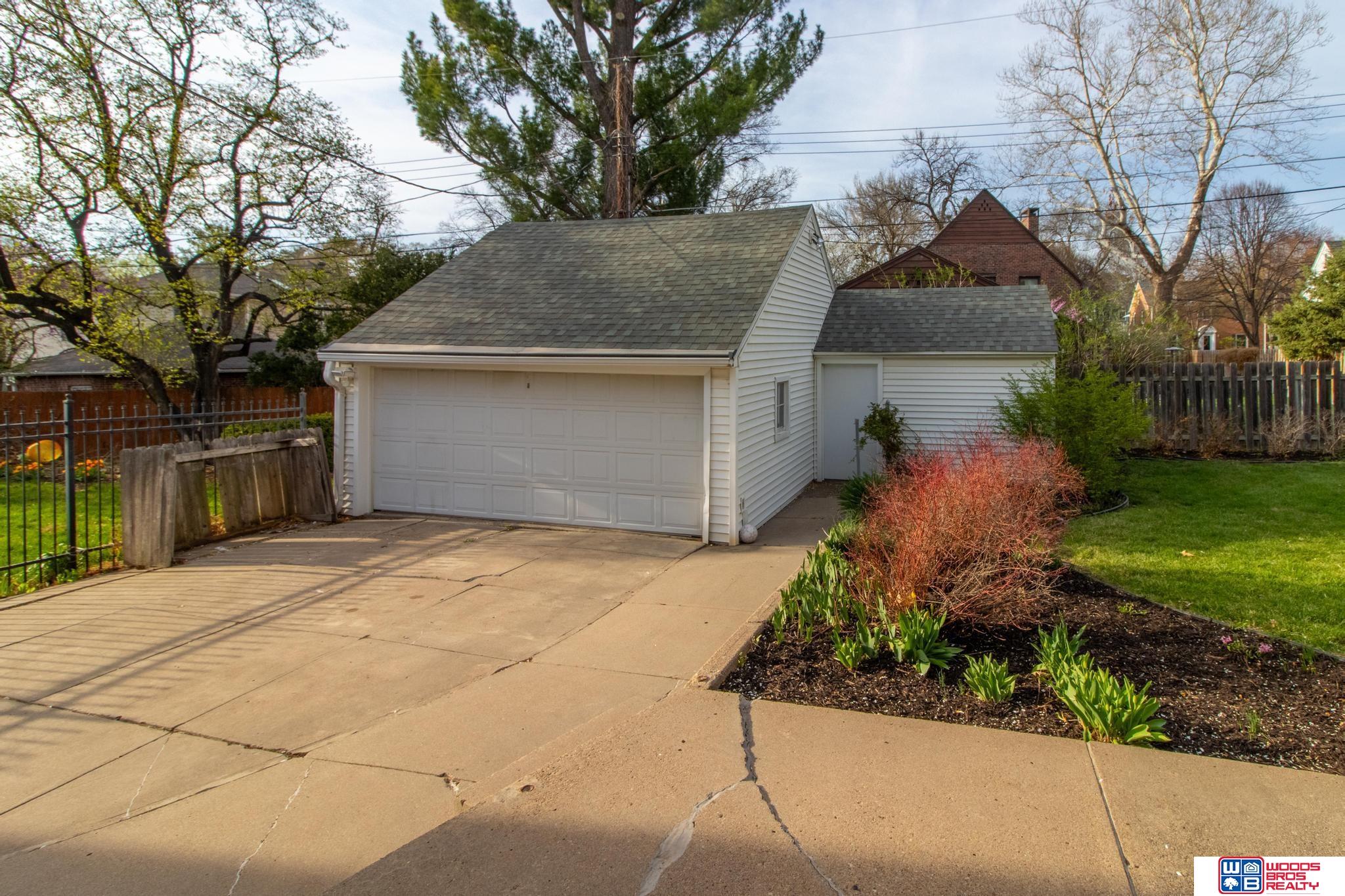 2830 Woodsdale Boulevard