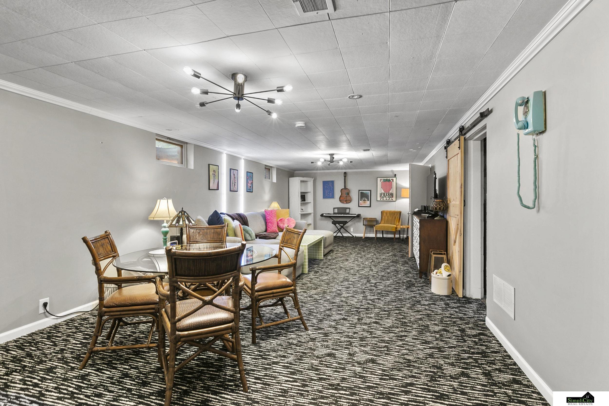 6015 Sumner Street