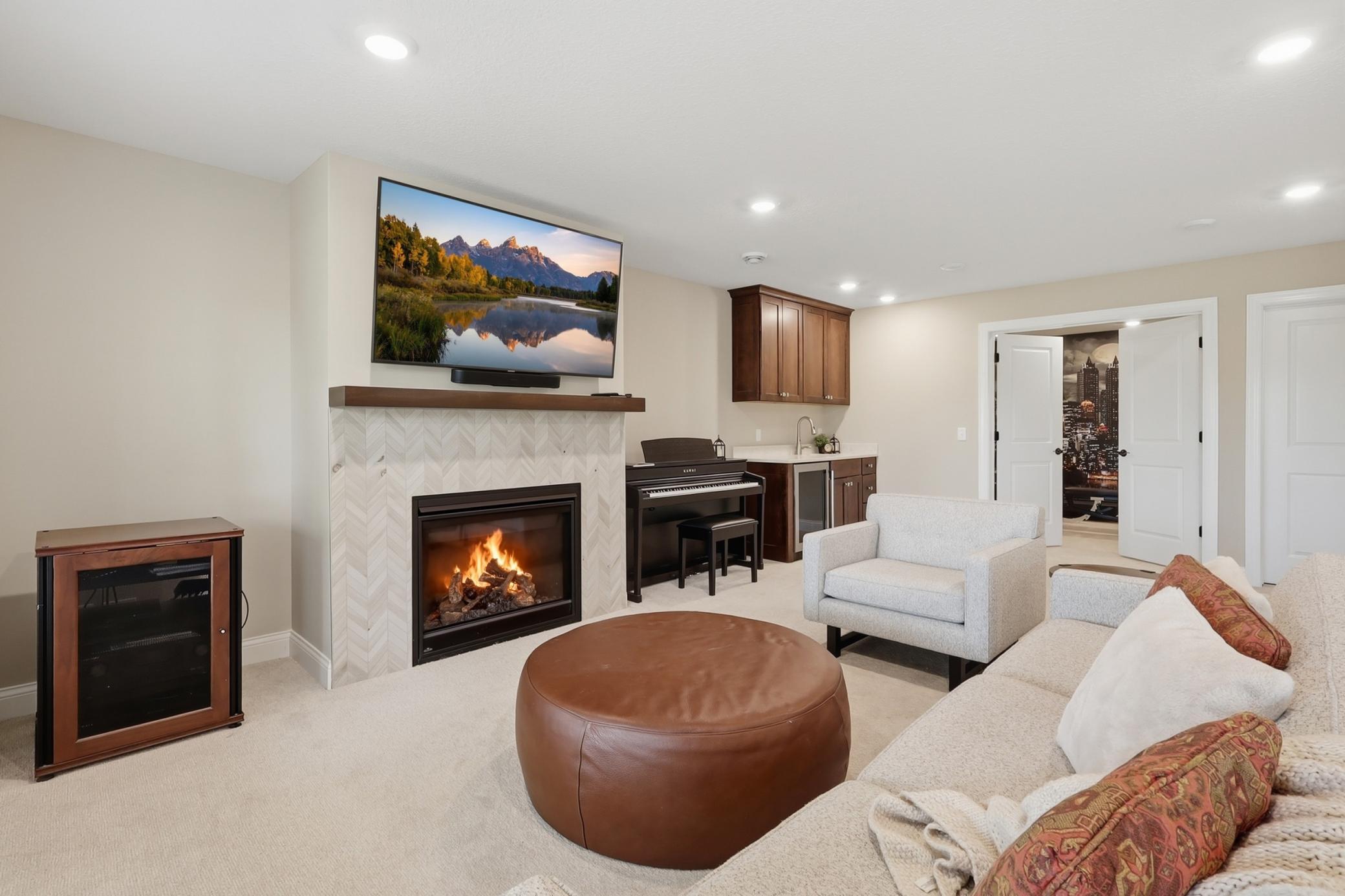 16383 Glory Lane