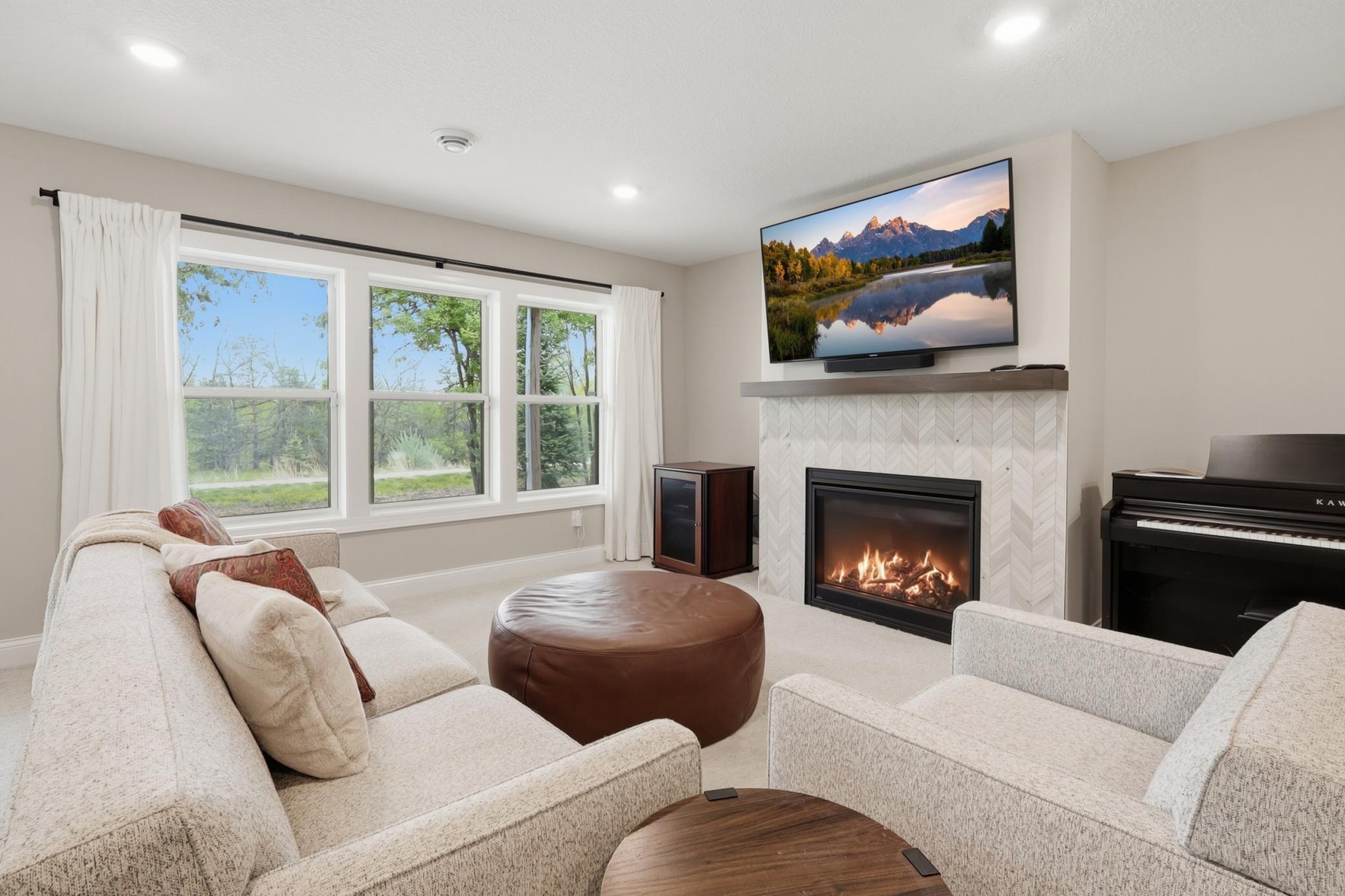 16383 Glory Lane