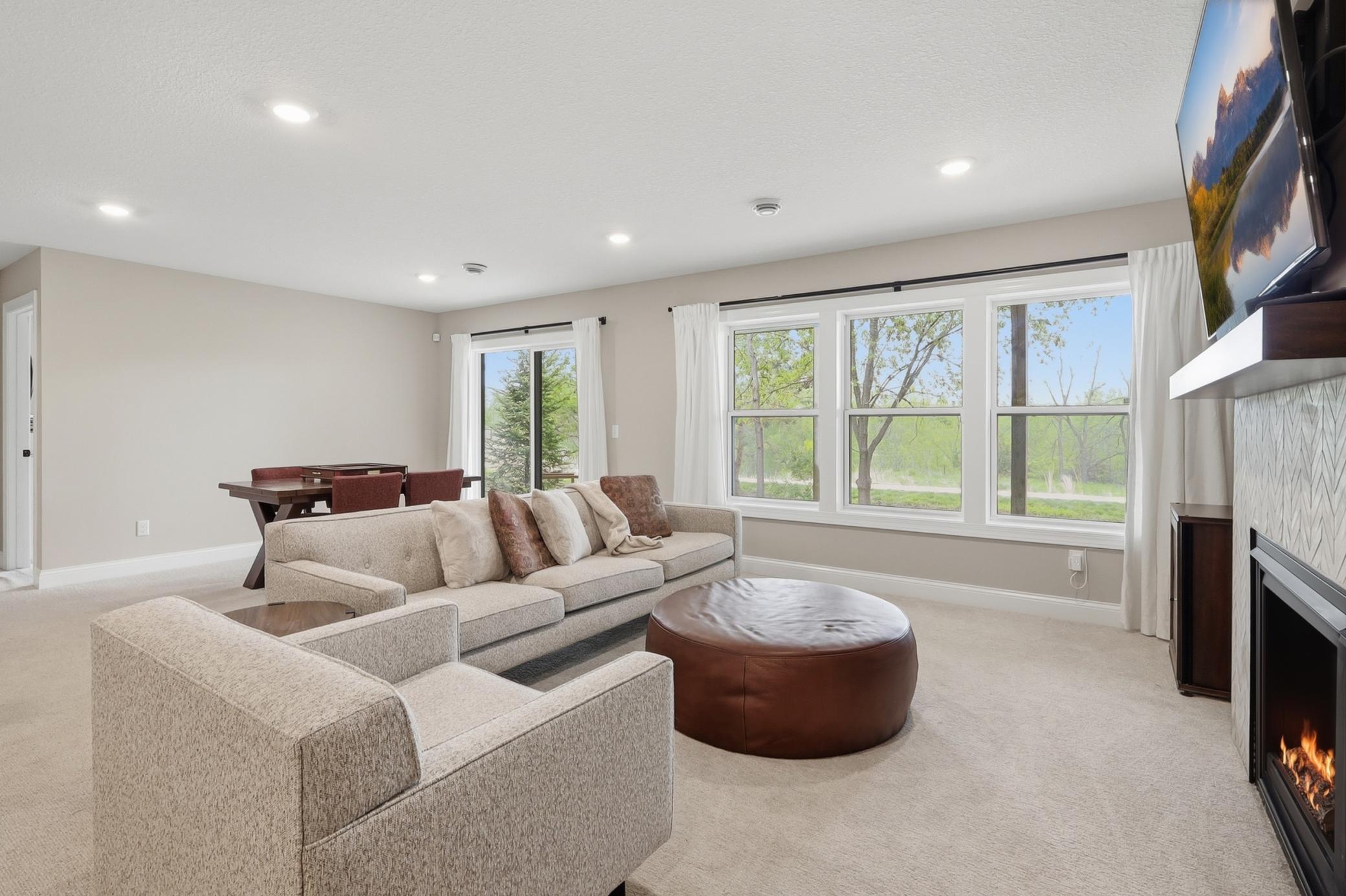 16383 Glory Lane
