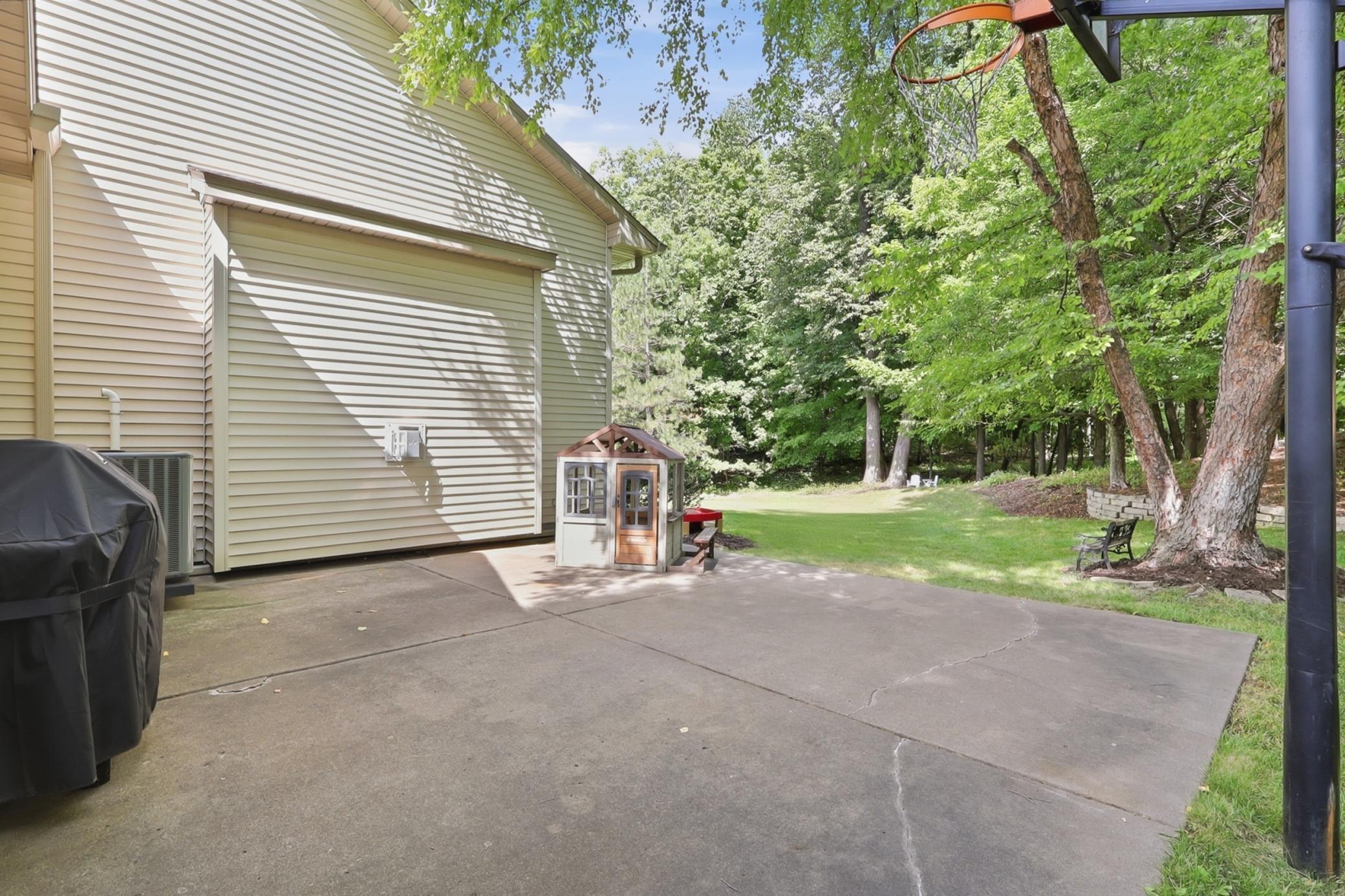 7594 Blackoaks Lane N